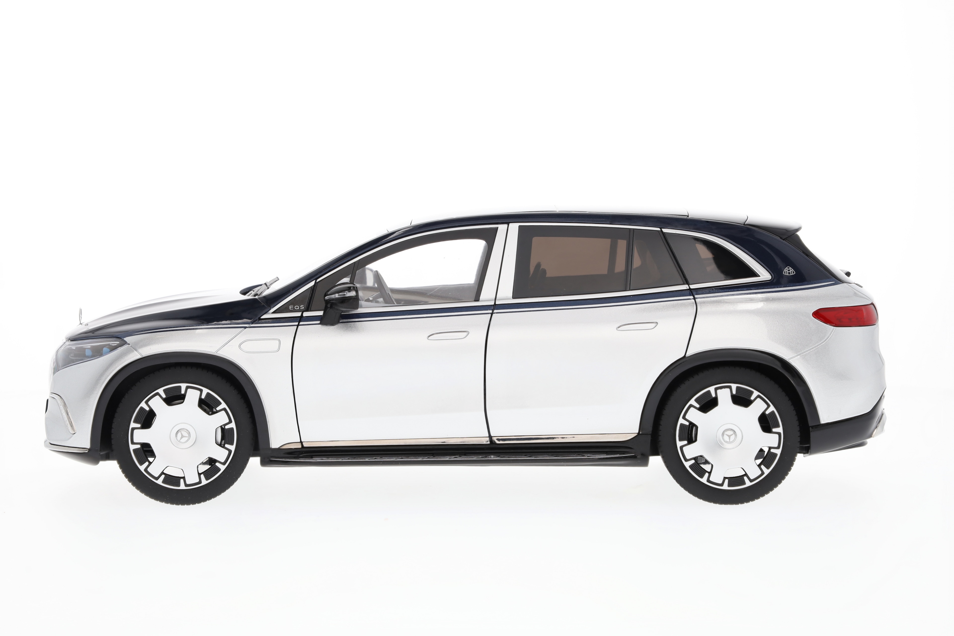 Mercedes-Maybach EQS 680 SUV, X296 - sodalithblau / hightechsilber, NZG, 1:18 Mercedes-Maybach EQS 680 SUV, X296 - sodalithblau / hightechsilber, NZG, 1:18