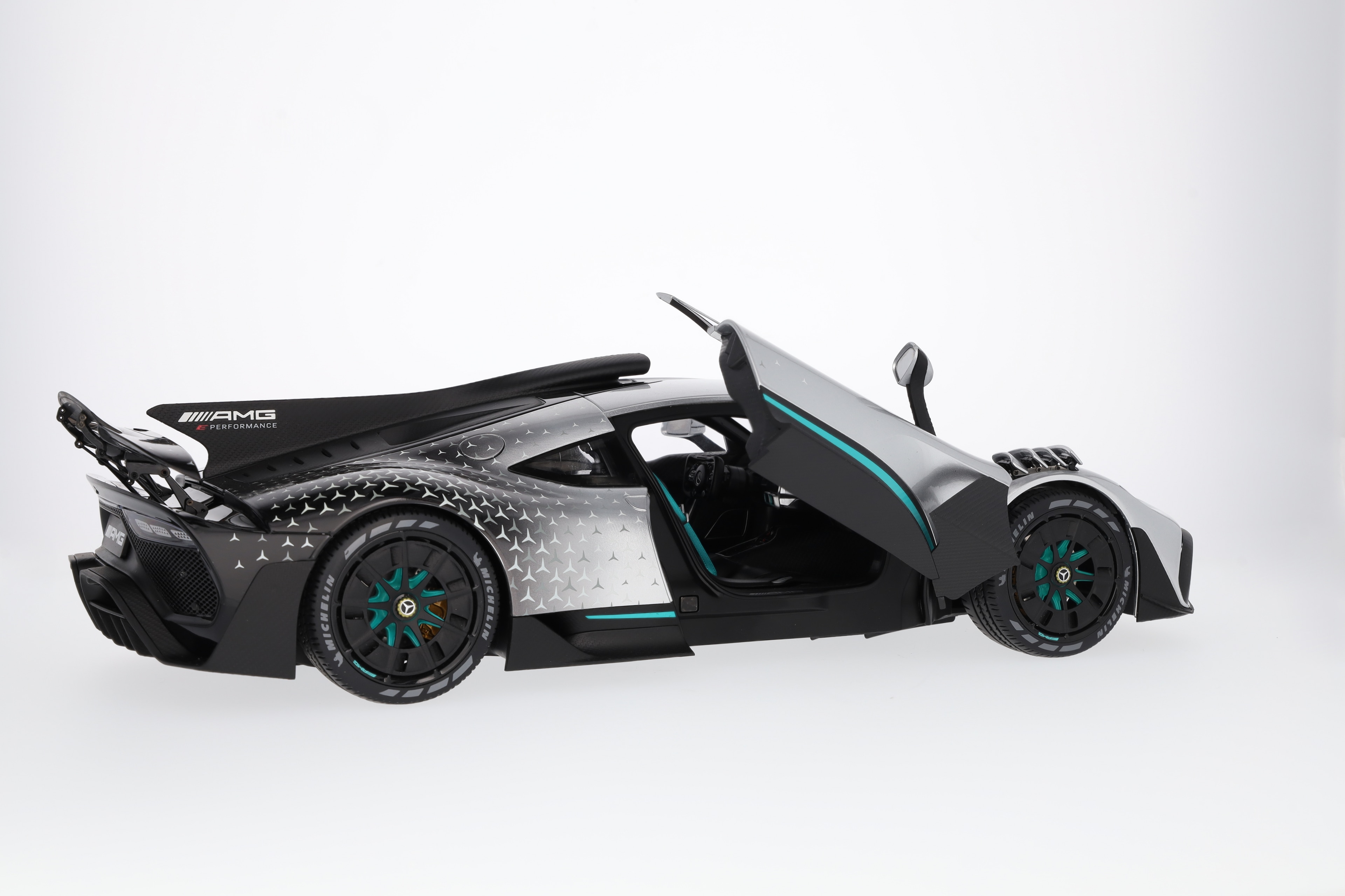 Mercedes-AMG ONE, C298 - silberfarben, NZG, 1:12 Mercedes-AMG ONE, C298 - silberfarben, NZG, 1:12