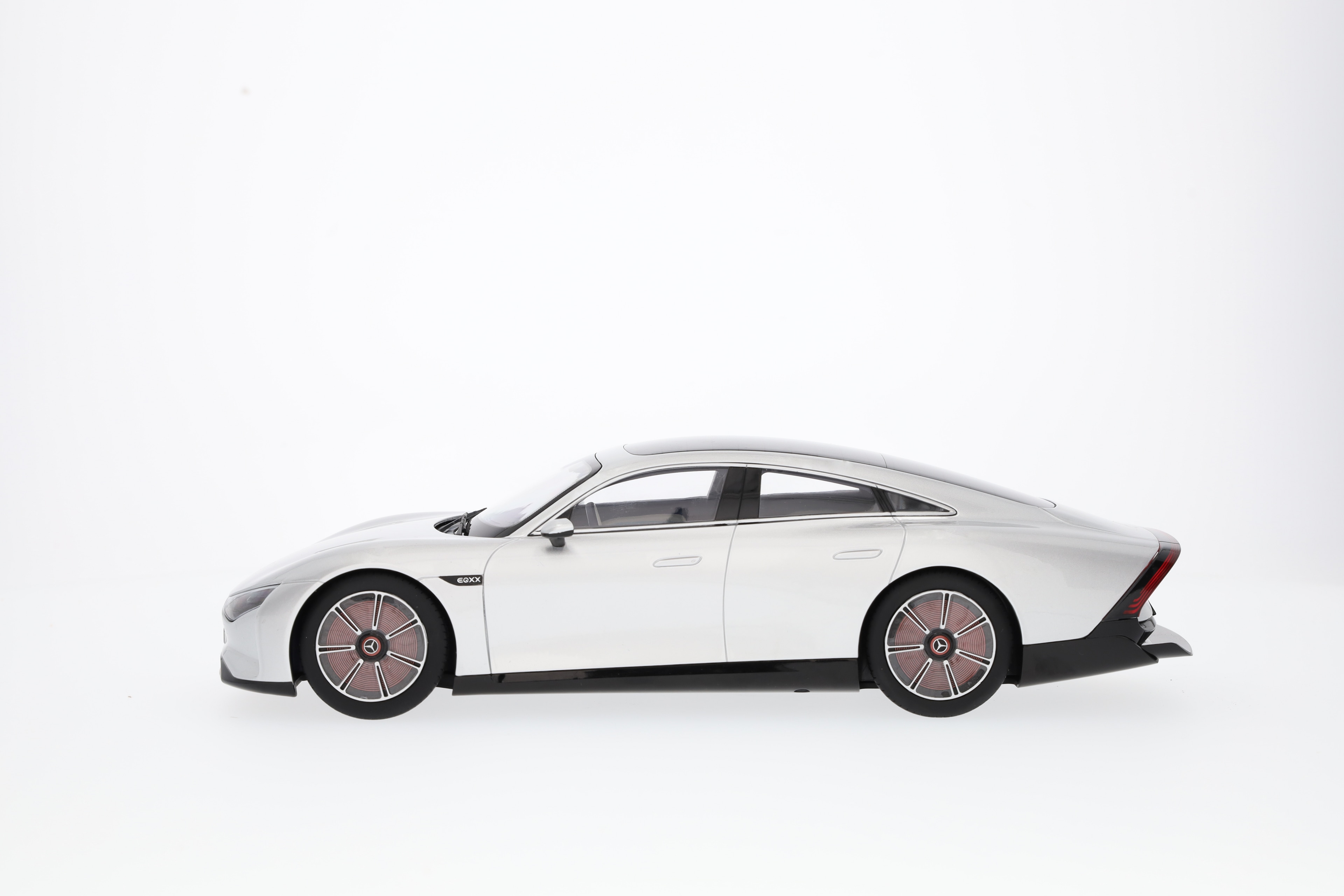 Vision EQXX, Showcar - silber alubeam, NZG, 1:18 Vision EQXX, Showcar - silber alubeam, NZG, 1:18