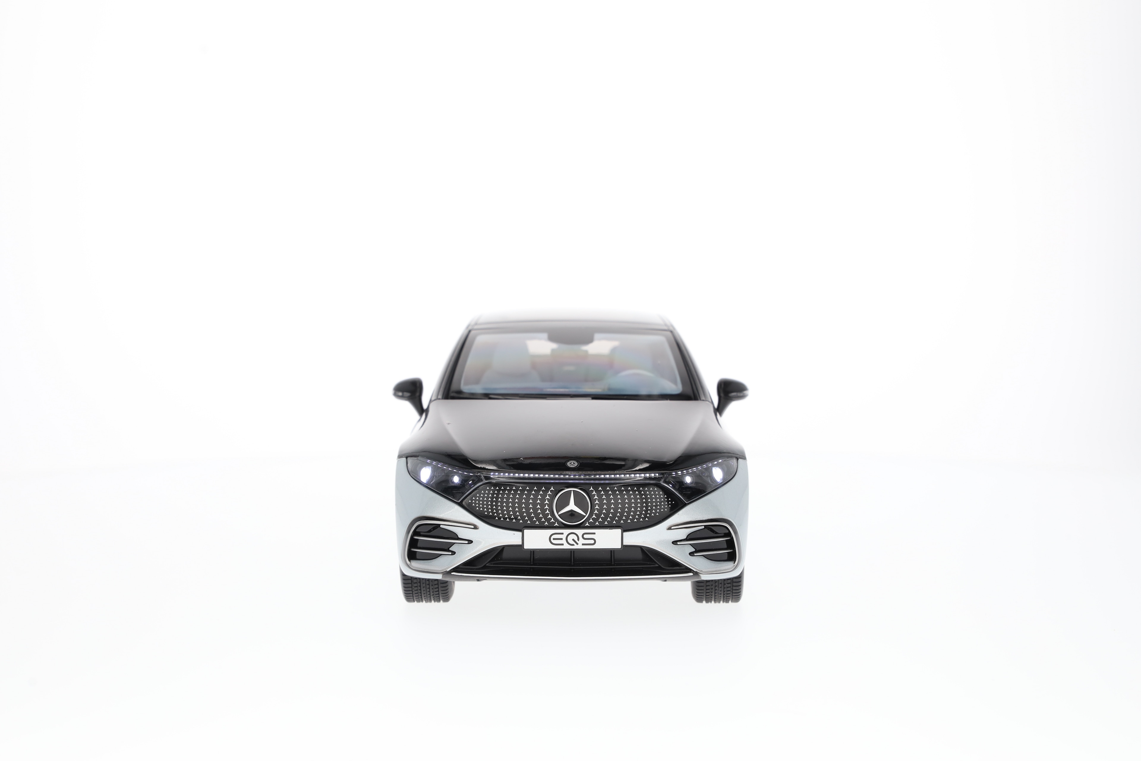 EQS, Limousine, AMG Line, V297, mit Beleuchtung - obsidianschwarz / hightechsilber, NZG, 1:18 EQS, Limousine, AMG Line, V297, mit Beleuchtung - obsidianschwarz / hightechsilber, NZG, 1:18