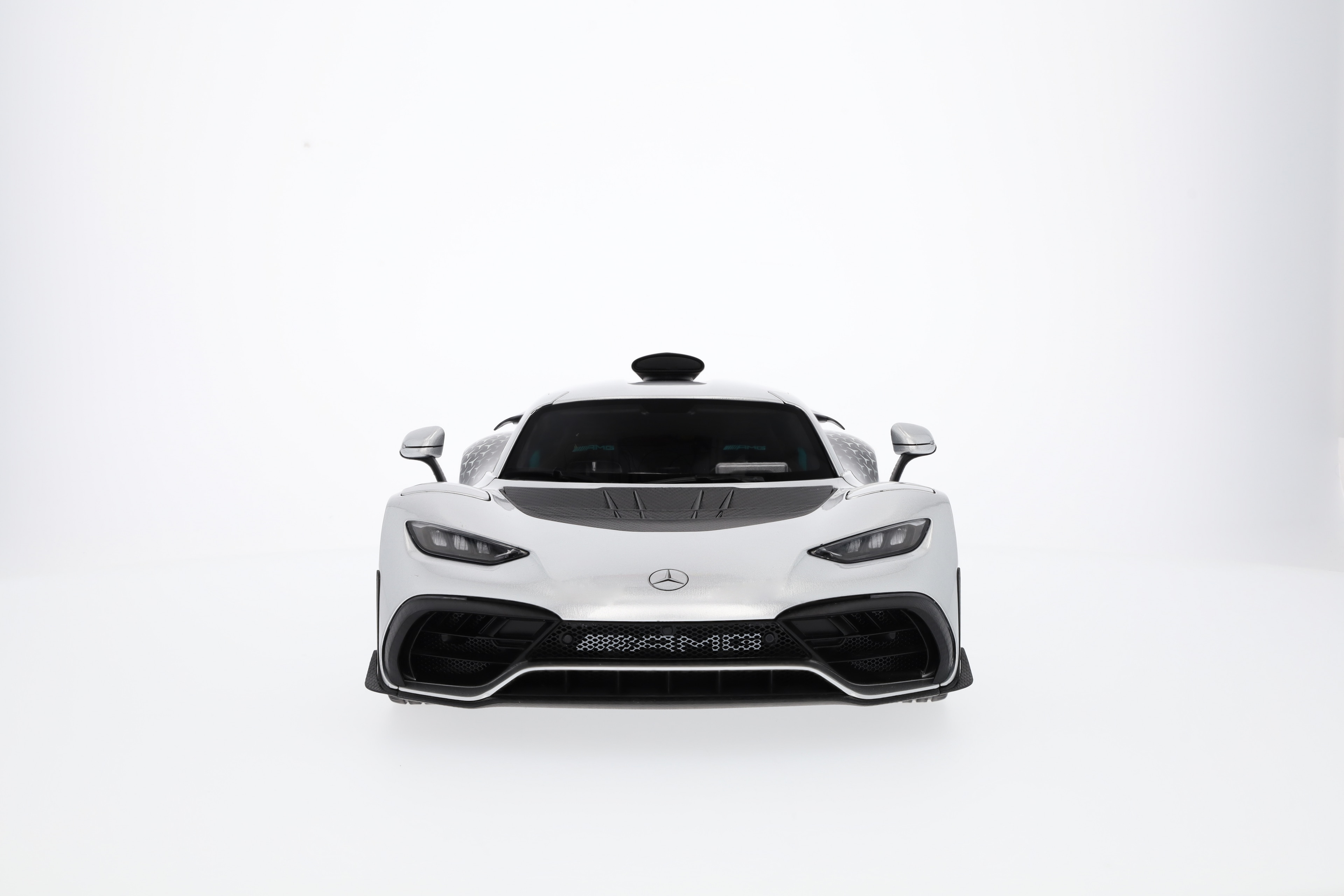 Mercedes-AMG ONE, C298 - silberfarben, NZG, 1:12 Mercedes-AMG ONE, C298 - silberfarben, NZG, 1:12
