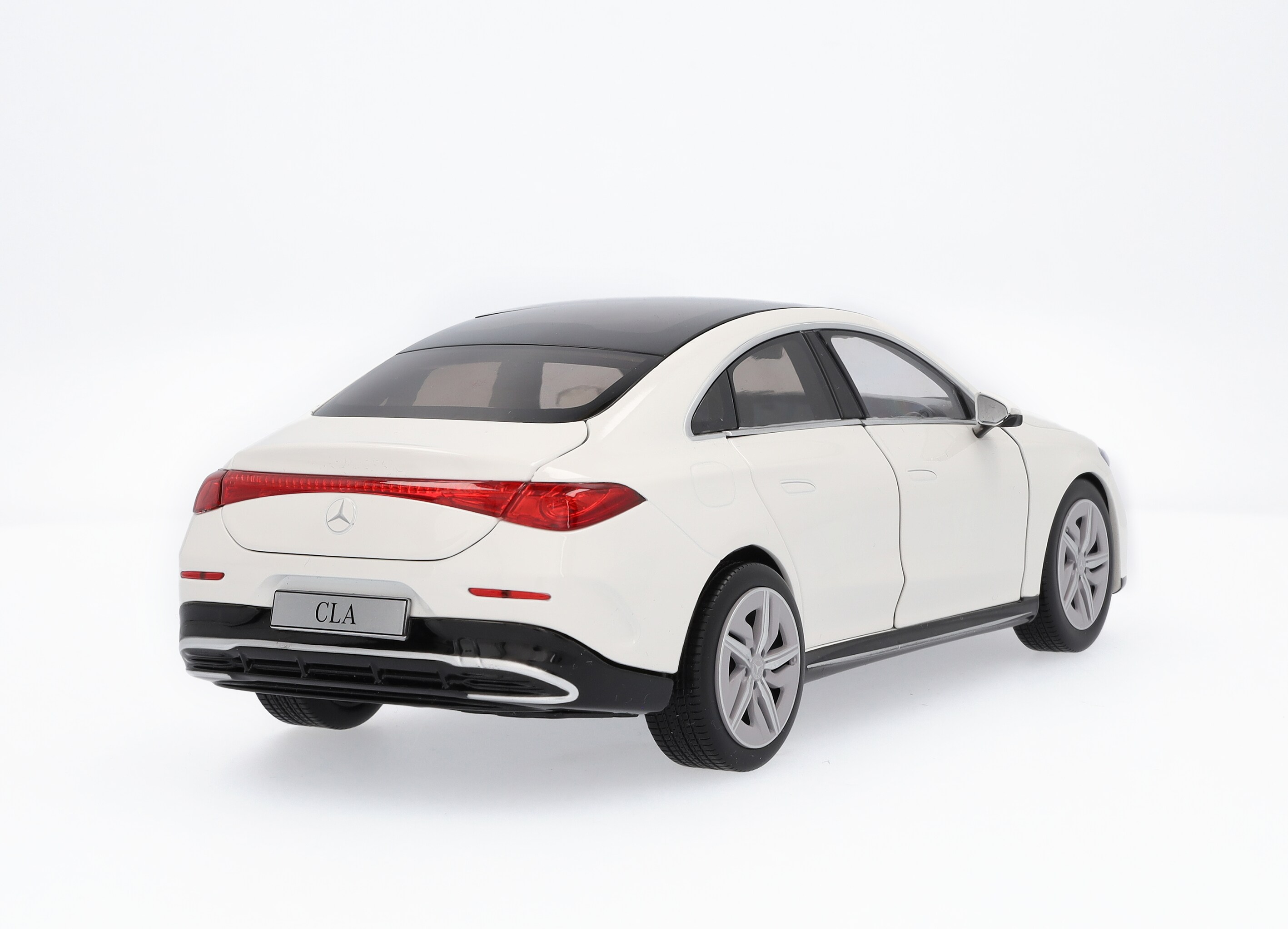 CLA Coupé, C174 - polarweiß, NZG, 1:18