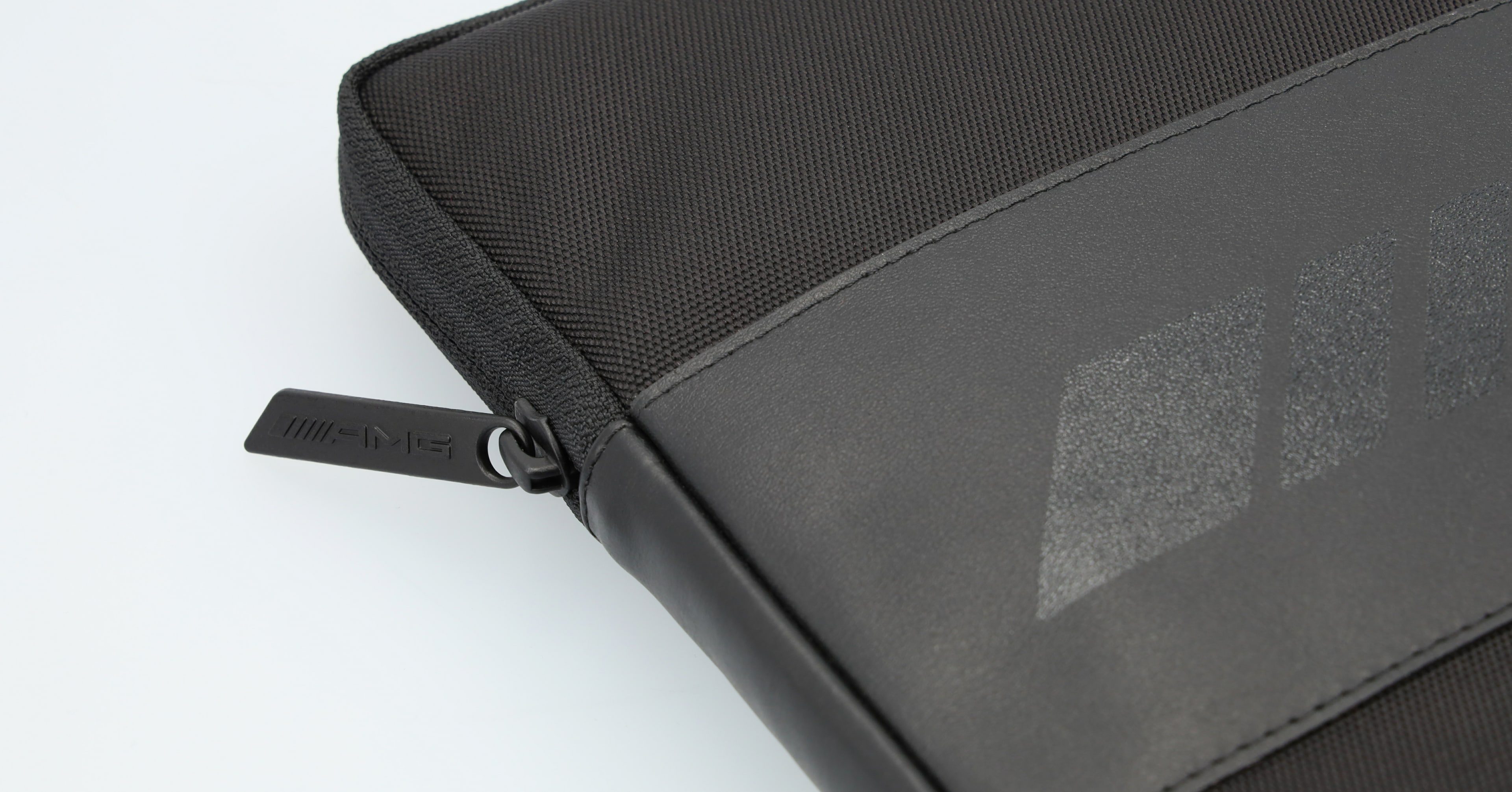 AMG Laptophülle - schwarz, Rindleder / Nylon AMG Laptophülle - schwarz, Rindleder / Nylon