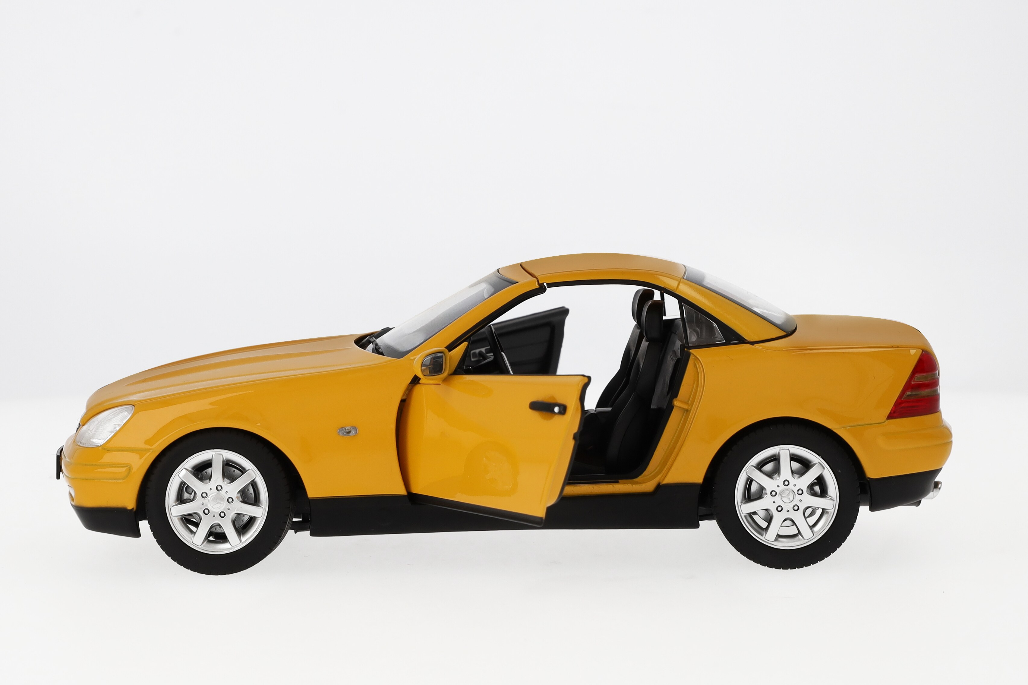 SLK 200 Roadster R170 (1996-2000) - yellowstone, Norev, 1:18 SLK 200 Roadster R170 (1996-2000) - yellowstone, Norev, 1:18