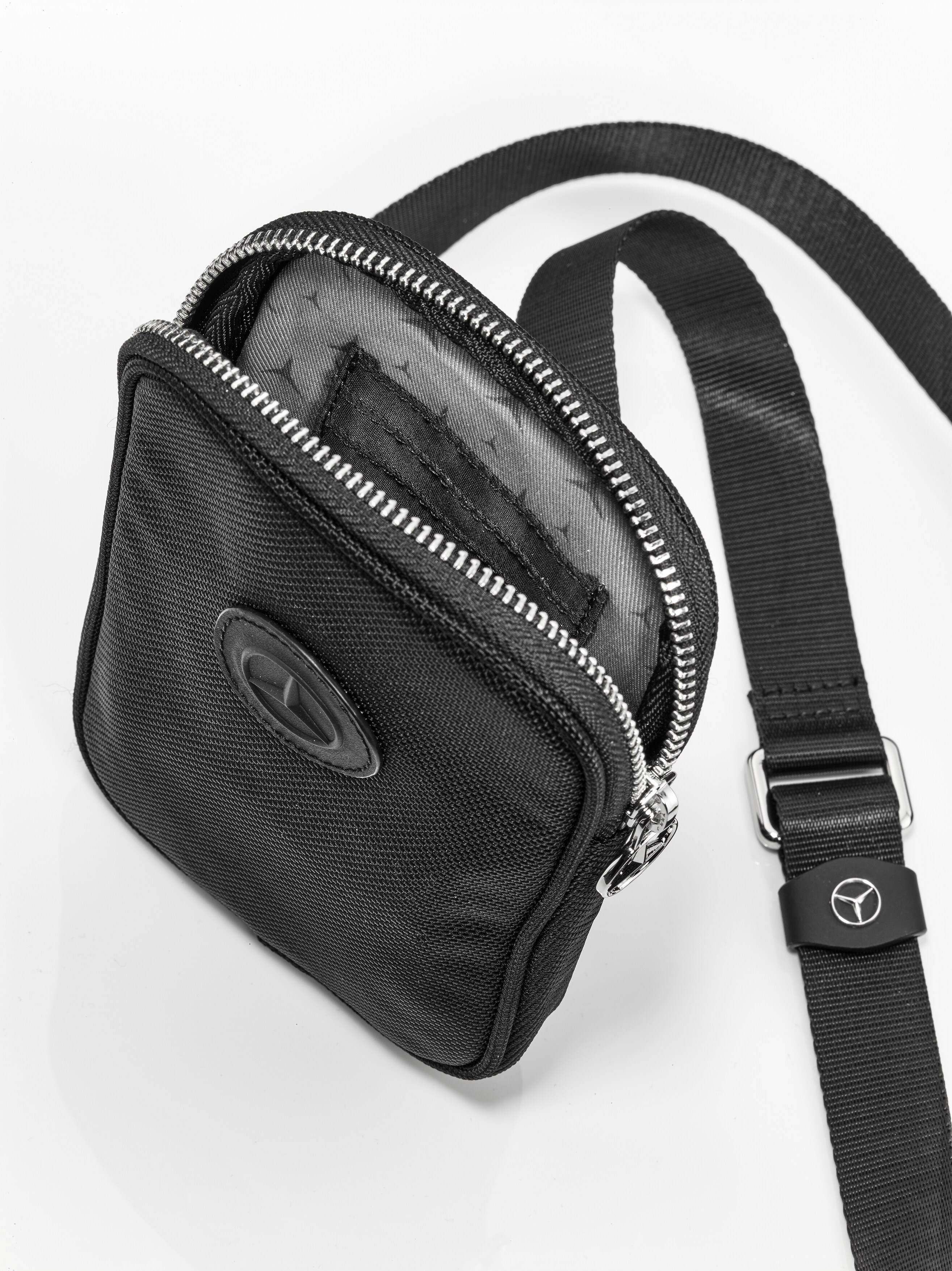 Handytasche - schwarz, Polyamid (recycelt) / Polyester (recycelt)