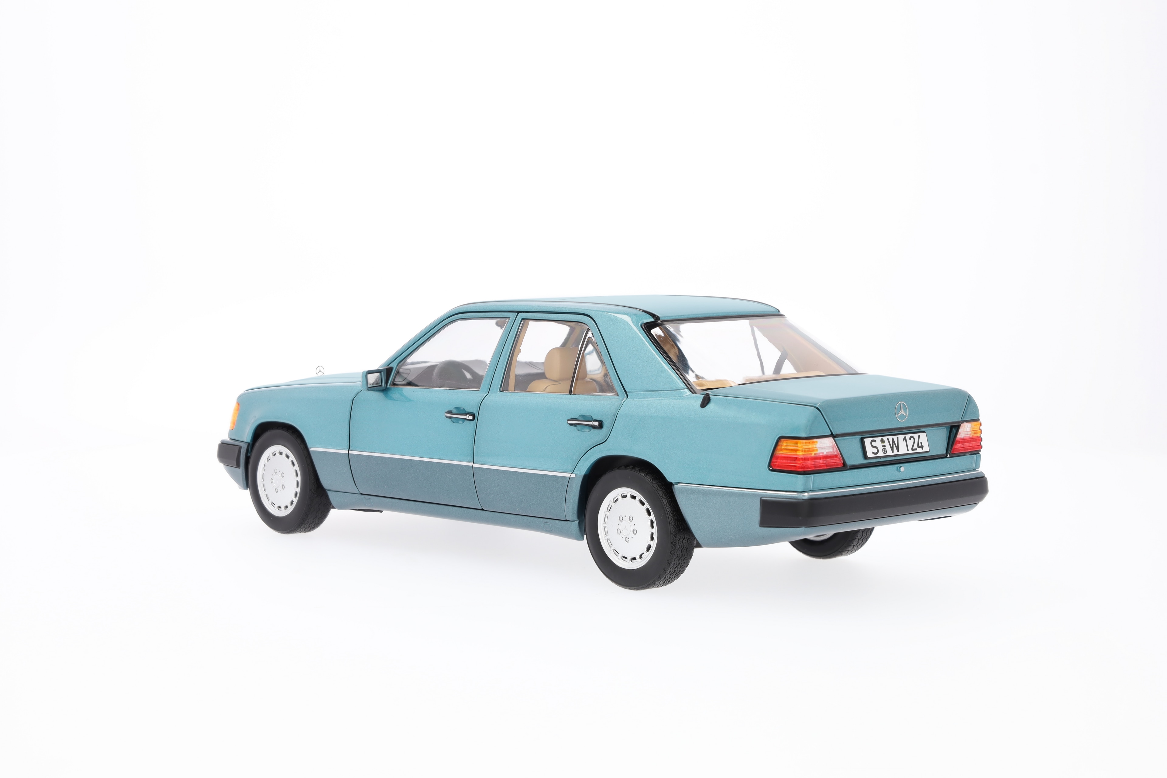 230 E W 124 (1989-1993), Limousine - Beryll, Norev, 1:18 230 E W 124 (1989-1993), Limousine - Beryll, Norev, 1:18