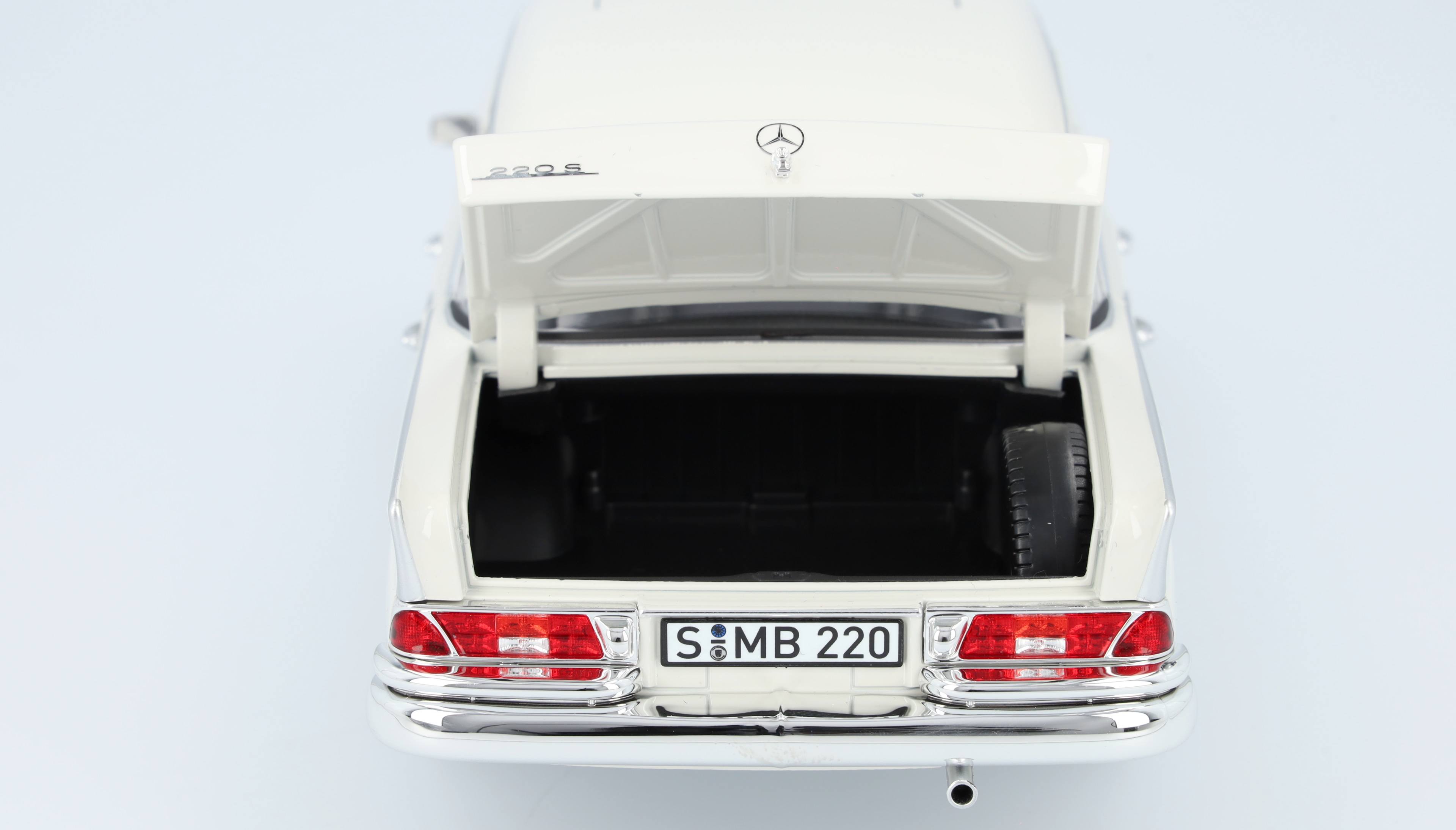 220 S W 111 (1959-1965) - weißgrau, Norev, 1:18 220 S W 111 (1959-1965) - weißgrau, Norev, 1:18