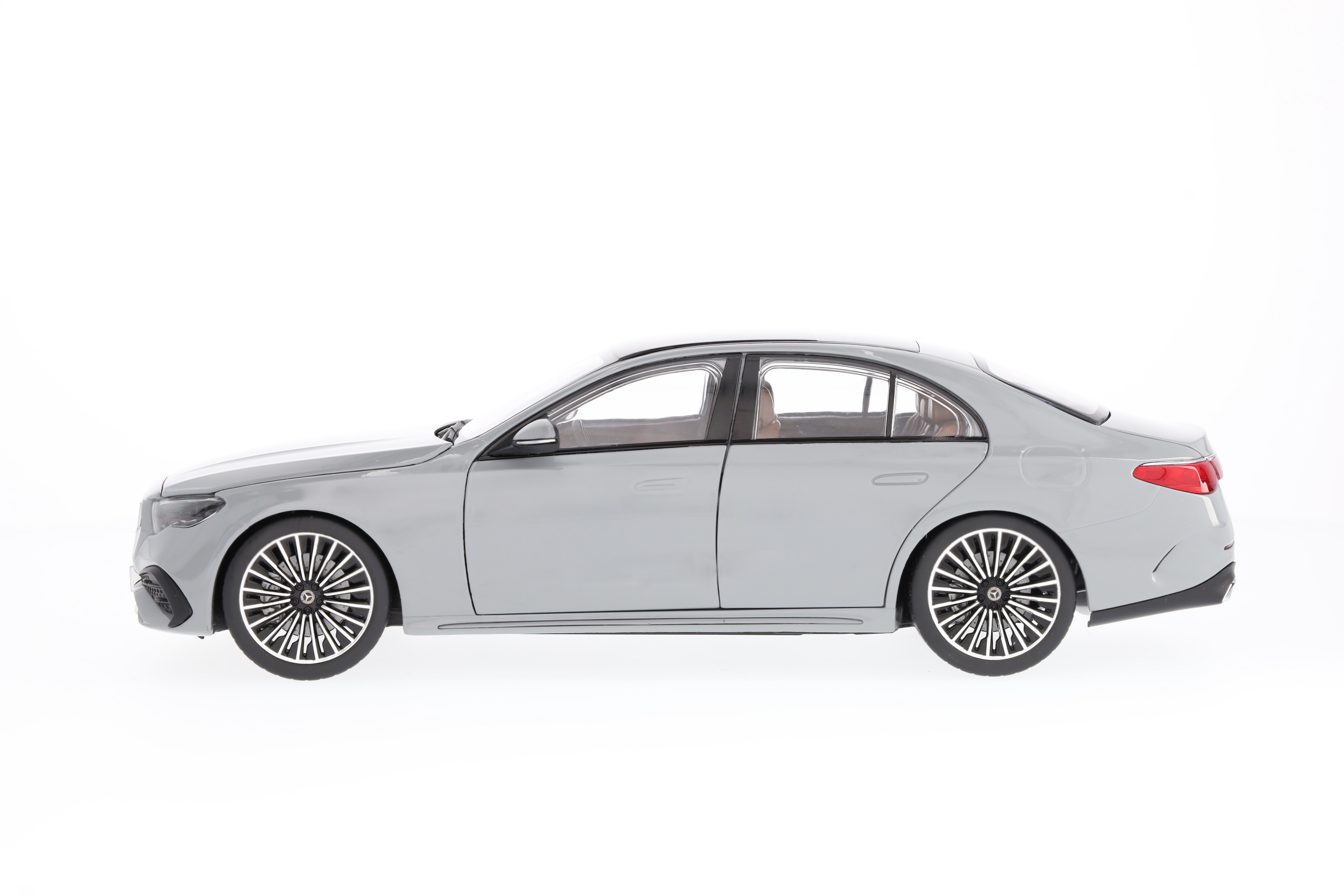 E-Klasse, Limousine, AMG Line, W214 - MANUFAKTUR alpingrau uni, iScale, 1:18 E-Klasse, Limousine, AMG Line, W214 - MANUFAKTUR alpingrau uni, iScale, 1:18