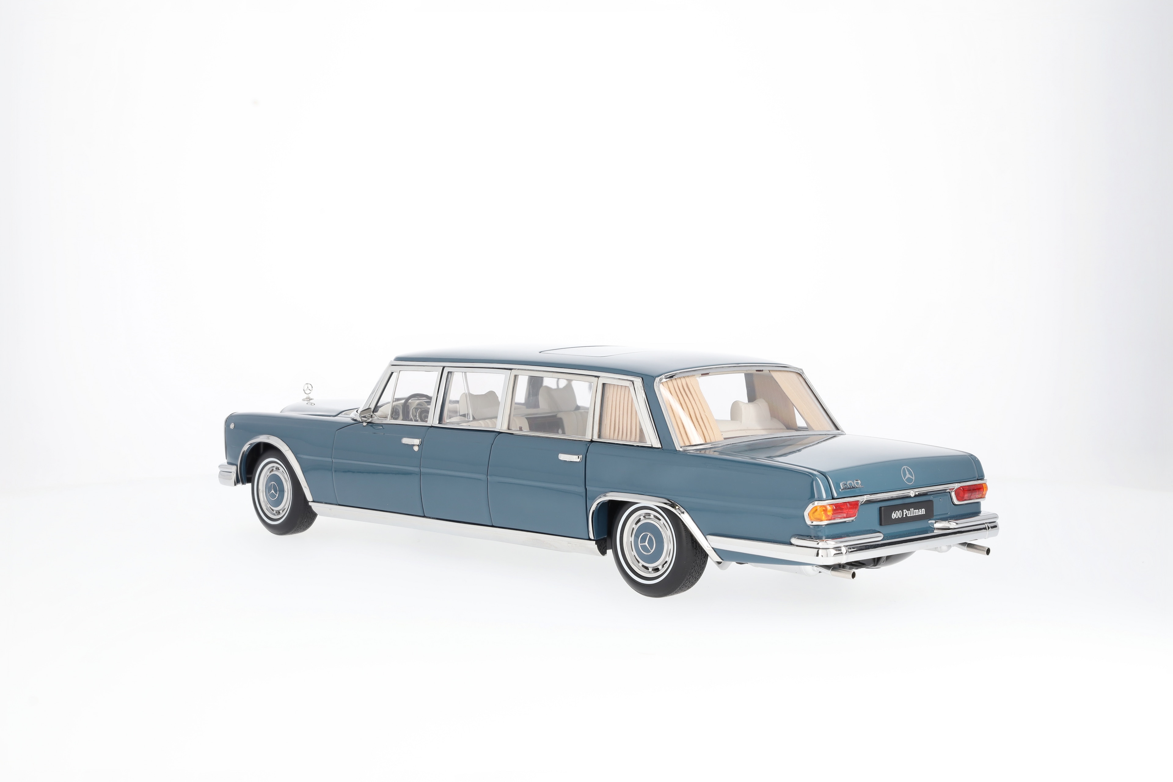 600 Pullmann W 100 (1963-1981) - blau, NZG, 1:18 600 Pullmann W 100 (1963-1981) - blau, NZG, 1:18