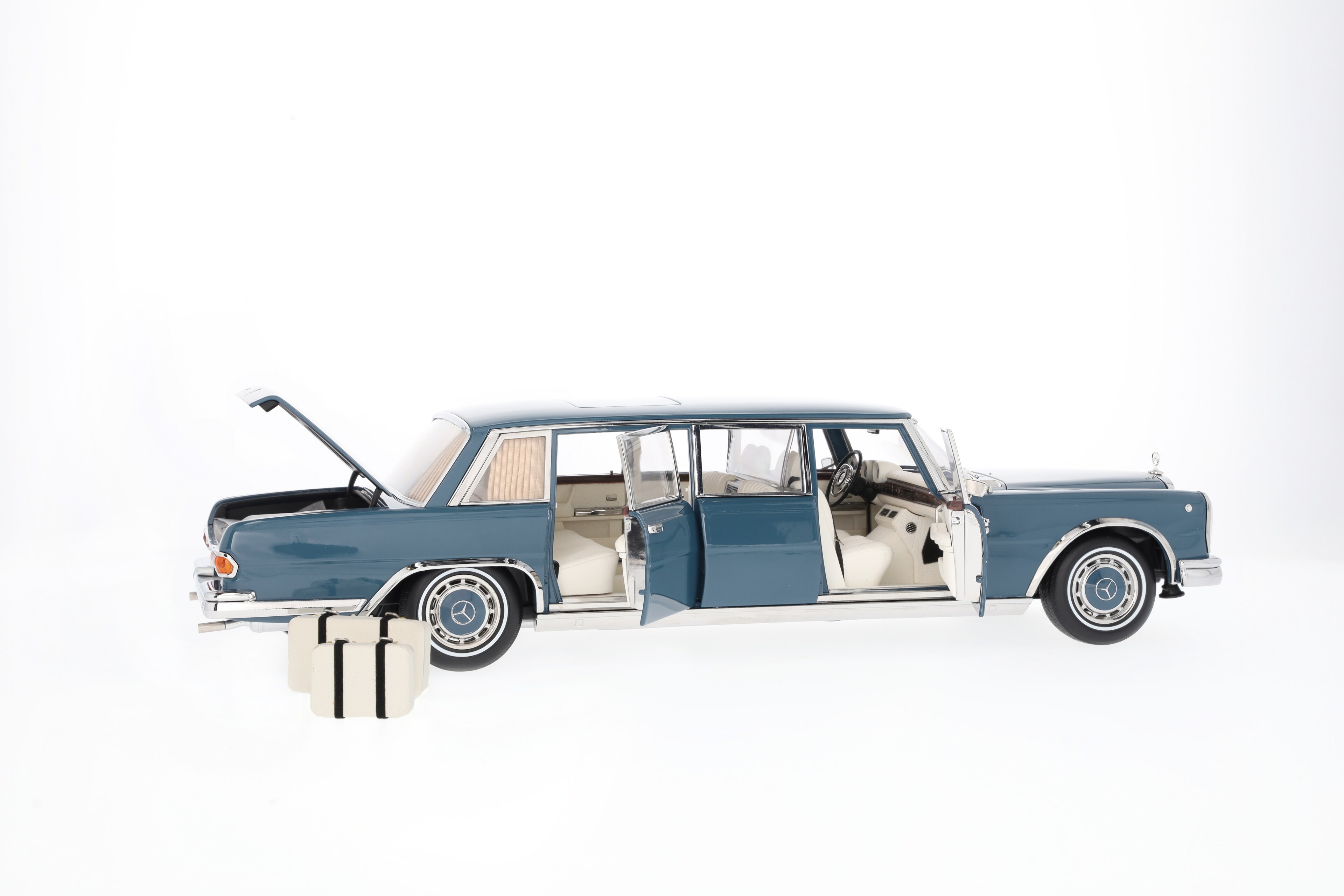 600 Pullmann W 100 (1963-1981) - blau, NZG, 1:18