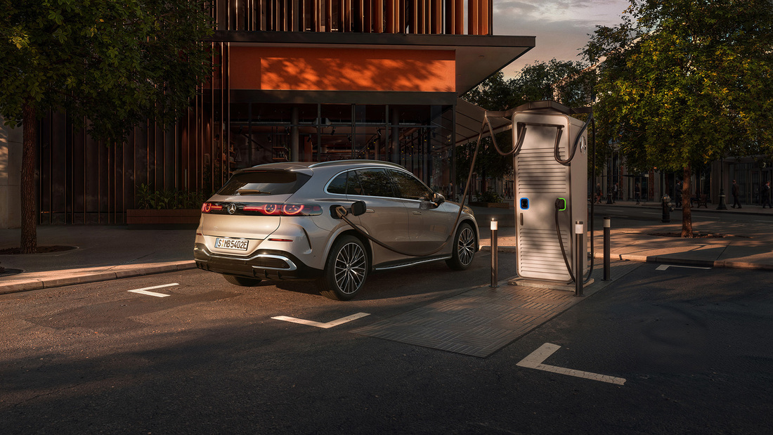 Mercedes-Benz-X540-CLA-Kuehlergrill-AMG-Zubehoer-MB-Ladesystem-Charging