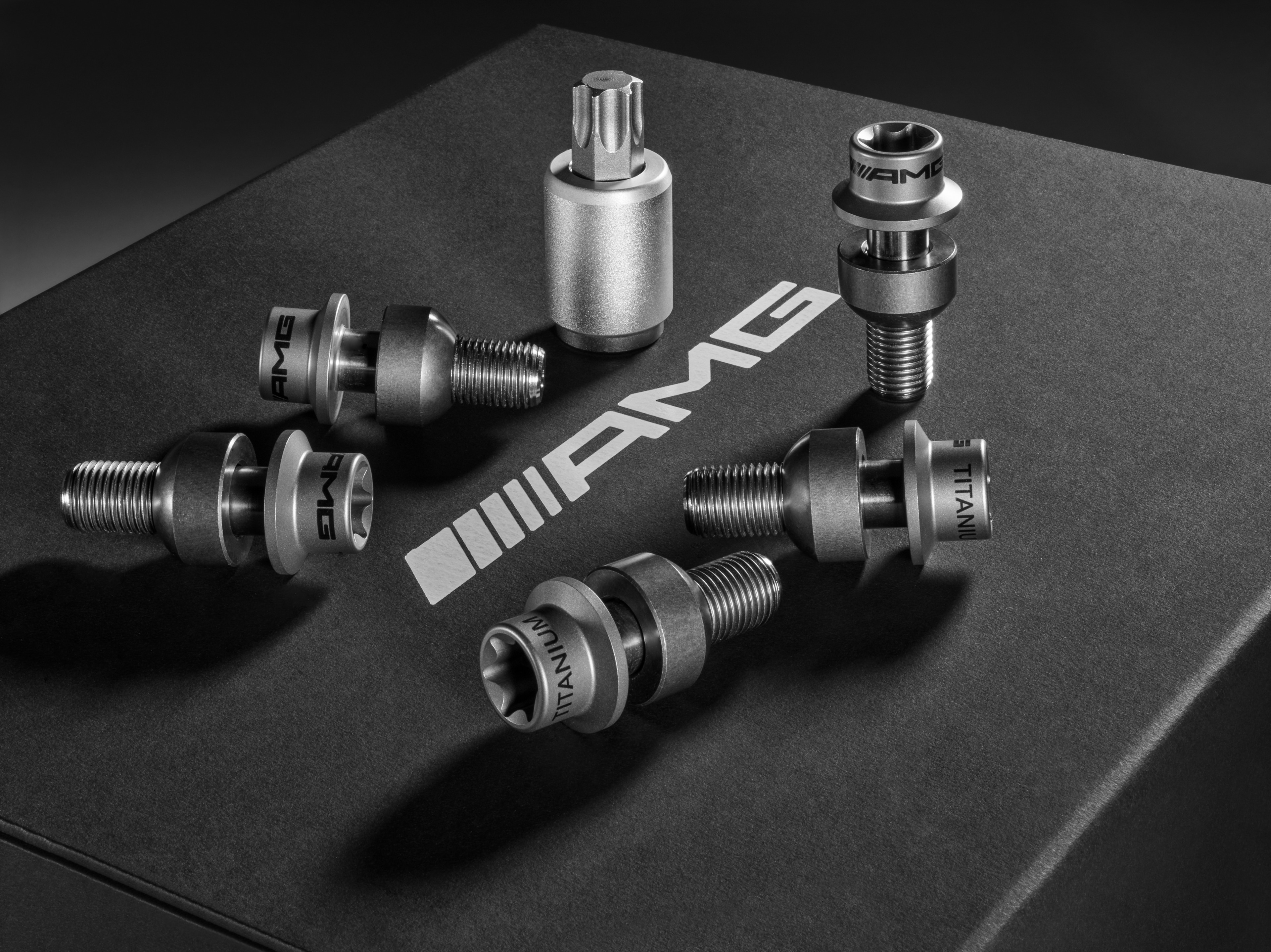 AMG Radbolzen, gewichtsoptimiert - titangrau, Titan