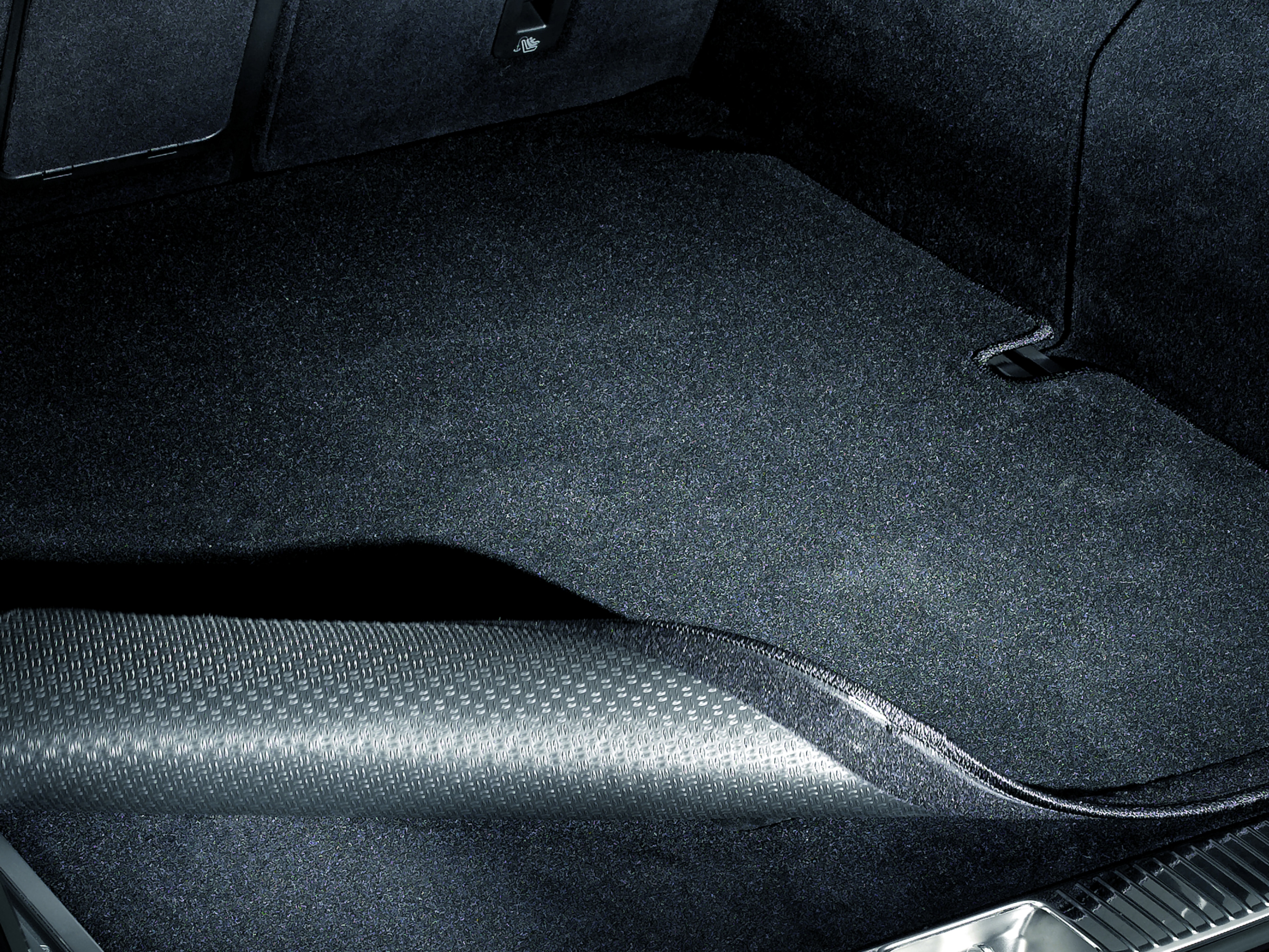 Wendematte, passgenau, ohne Durchlademöglichkeit, mit Klettband für Ladekantenschutz - schwarz, Polyester