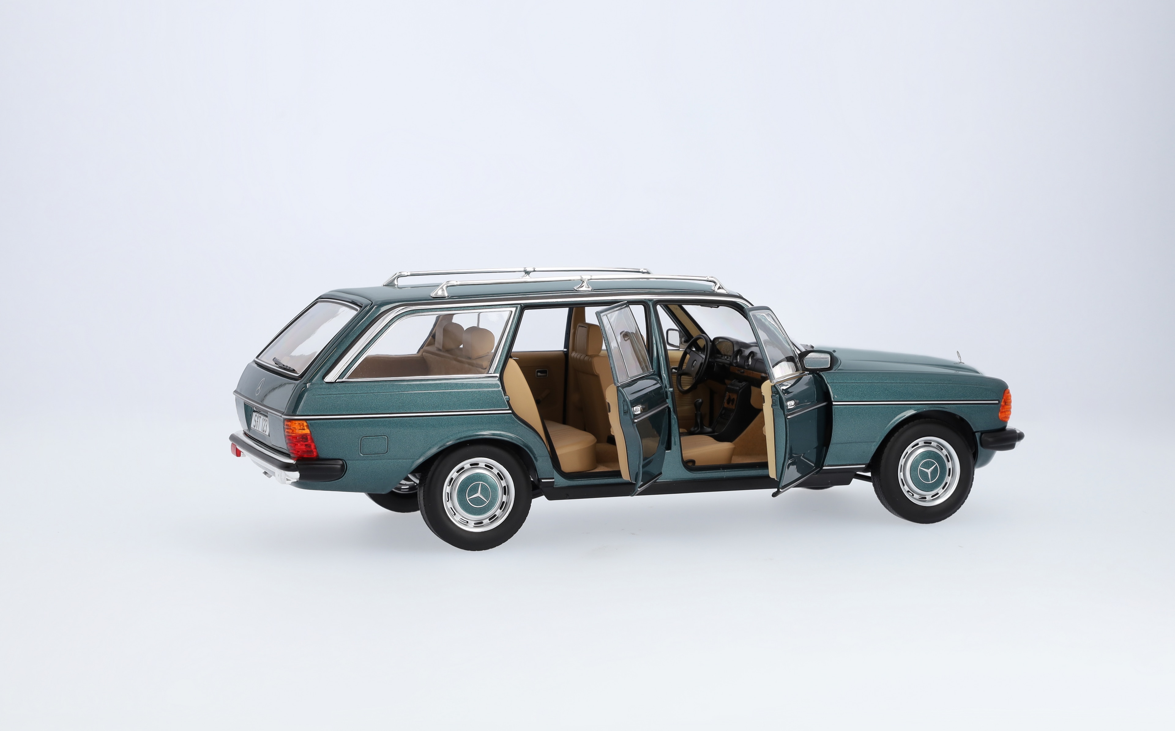 200 T-Modell S123 (1980-1985) - petrol, Norev, 1:18 200 T-Modell S123 (1980-1985) - petrol, Norev, 1:18