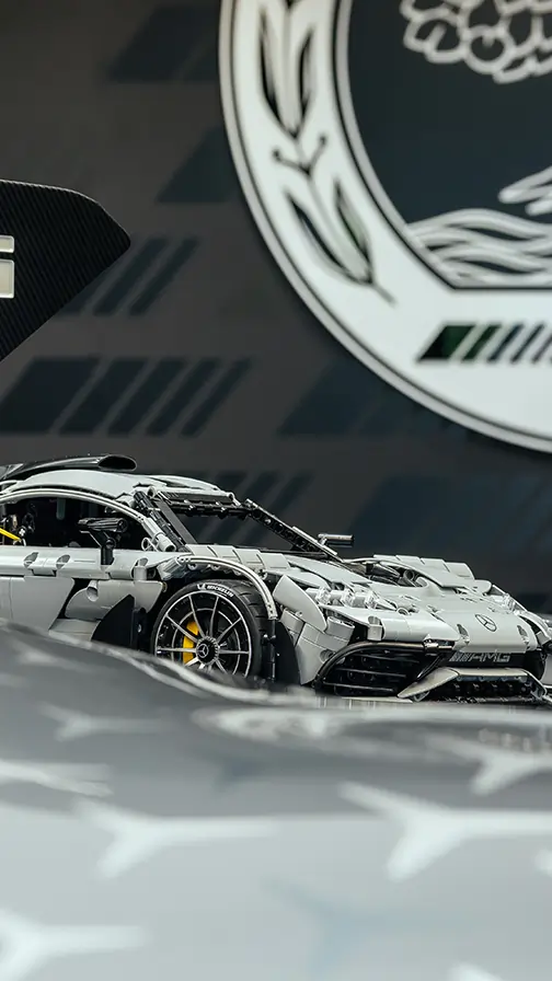 Mercedes-AMG One im Kleinformat.Klemmbaustein R/C-Modell von CaDA.