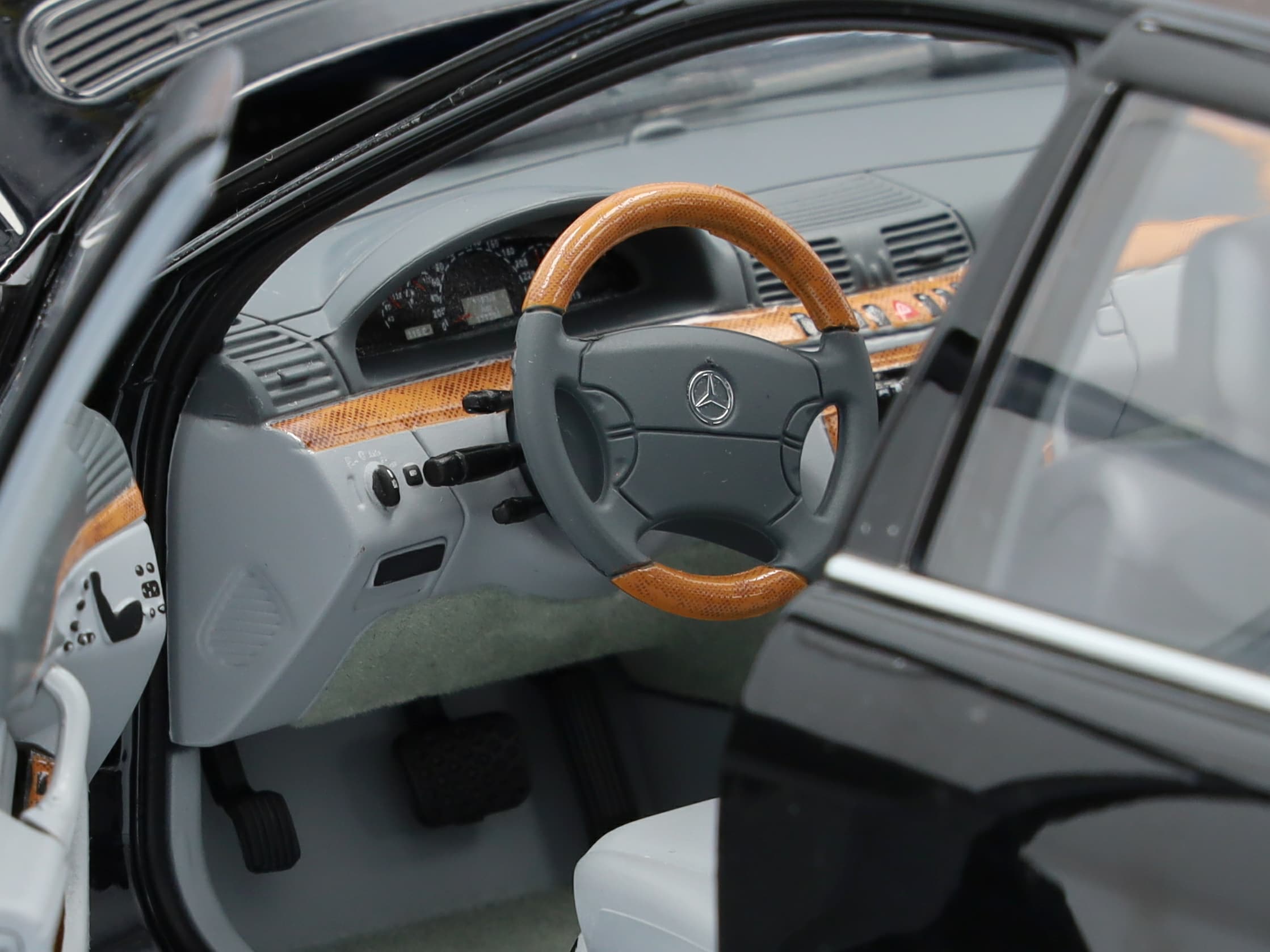 S 600 Limousine Langversion V220 (2000-2005) - obsidianschwarz, Norev, 1:18 S 600 Limousine Langversion V220 (2000-2005) - obsidianschwarz, Norev, 1:18