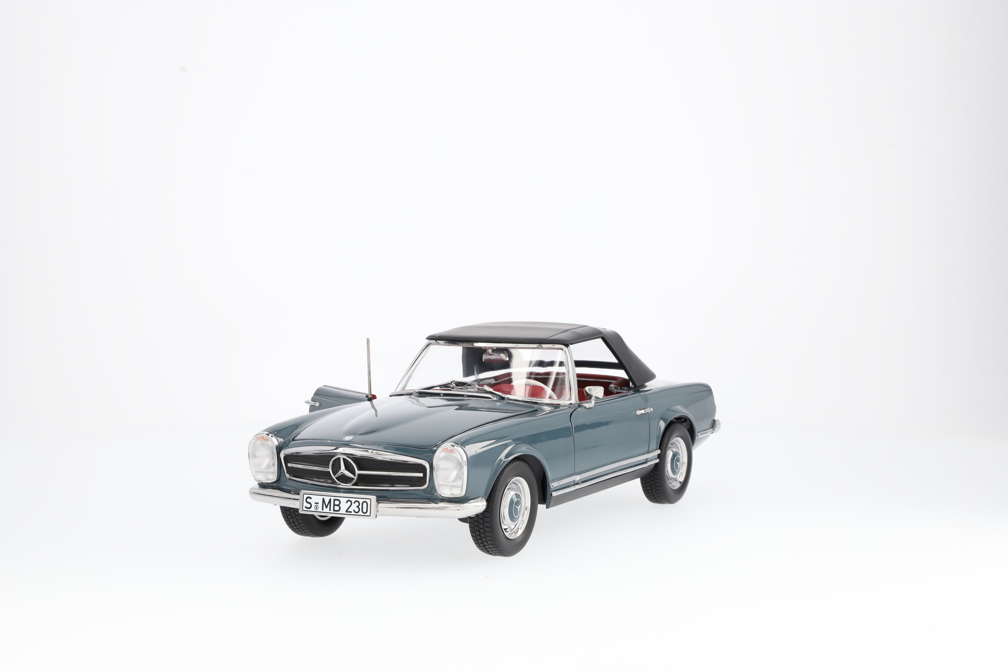 230 SL Pagode W 113 (1963-1967) - blaugrau, Norev, 1:18 230 SL Pagode W 113 (1963-1967) - blaugrau, Norev, 1:18
