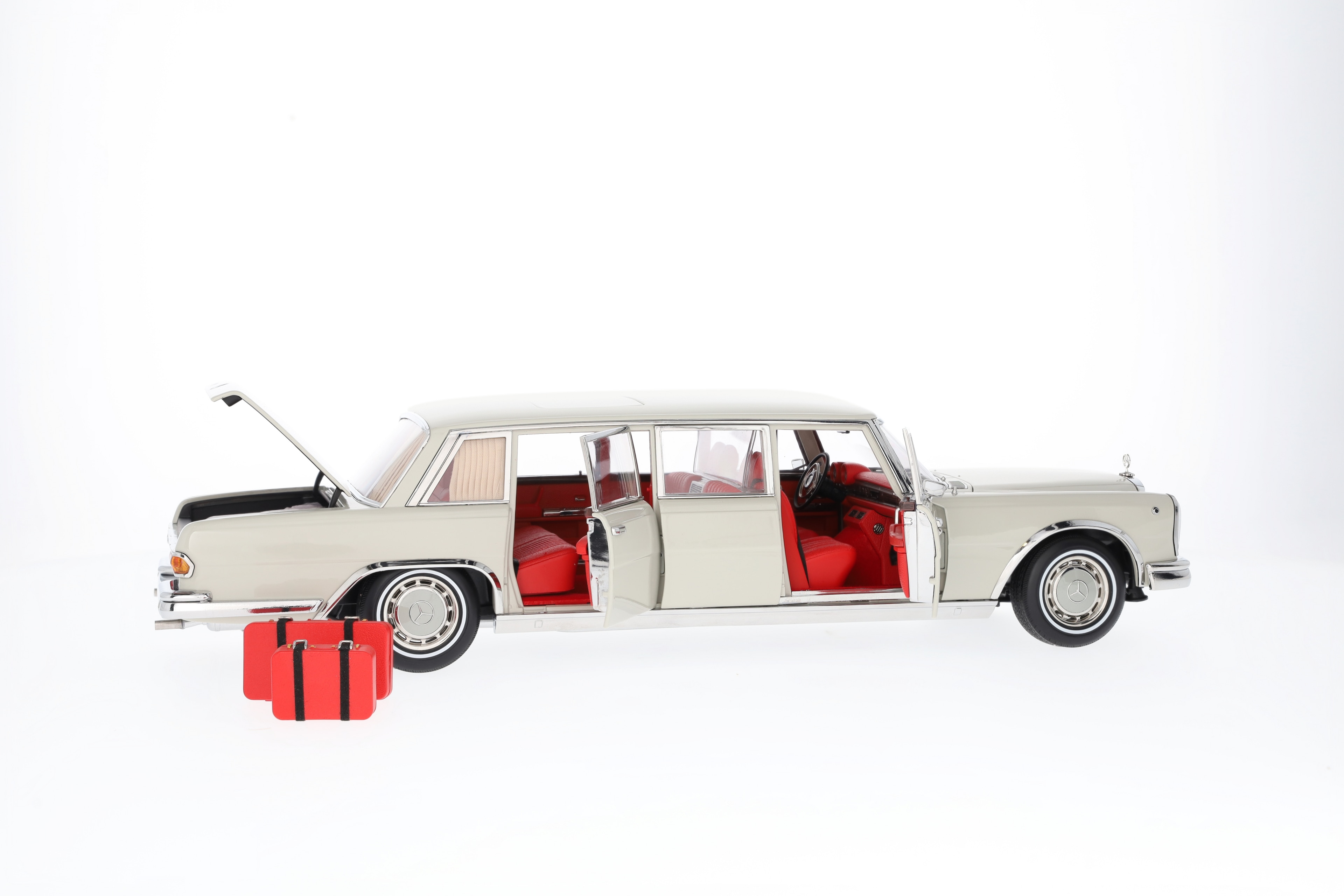 600 Pullmann W 100 (1963-1981) - weißgrau, NZG, 1:18 600 Pullmann W 100 (1963-1981) - weißgrau, NZG, 1:18