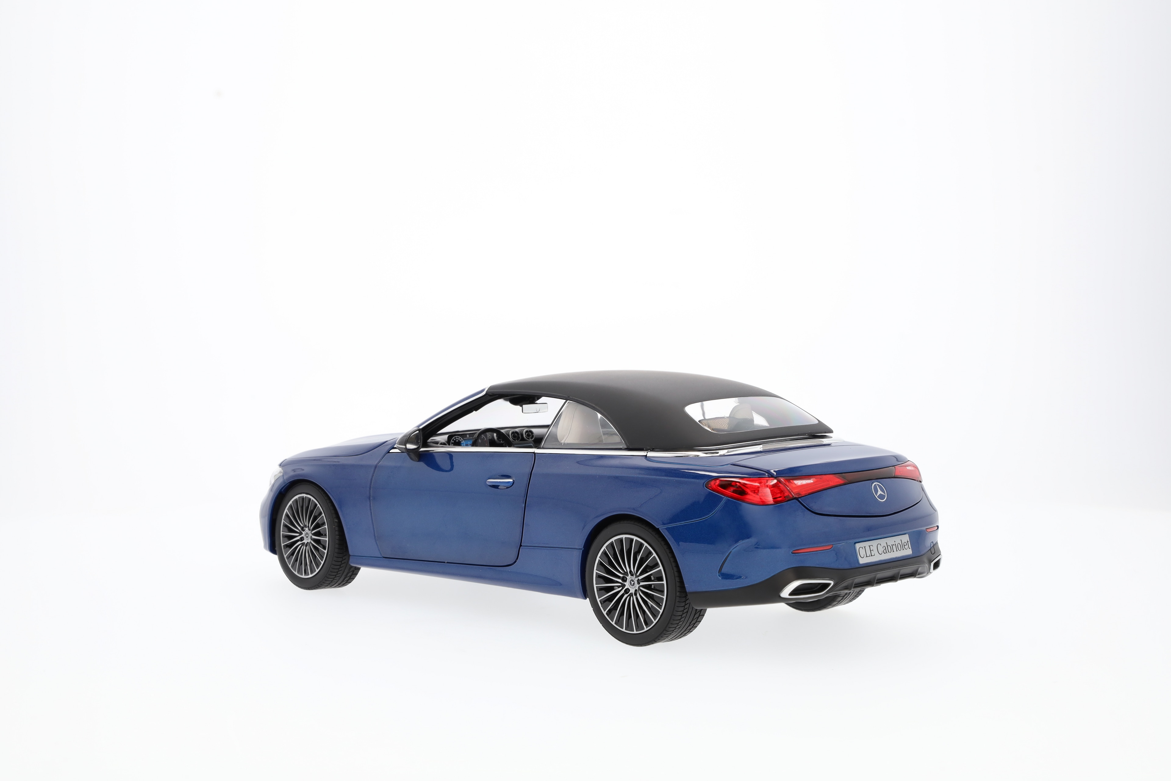 CLE Cabriolet, AMG Line, A236 - spektralblau, Norev, 1:18 CLE Cabriolet, AMG Line, A236 - spektralblau, Norev, 1:18