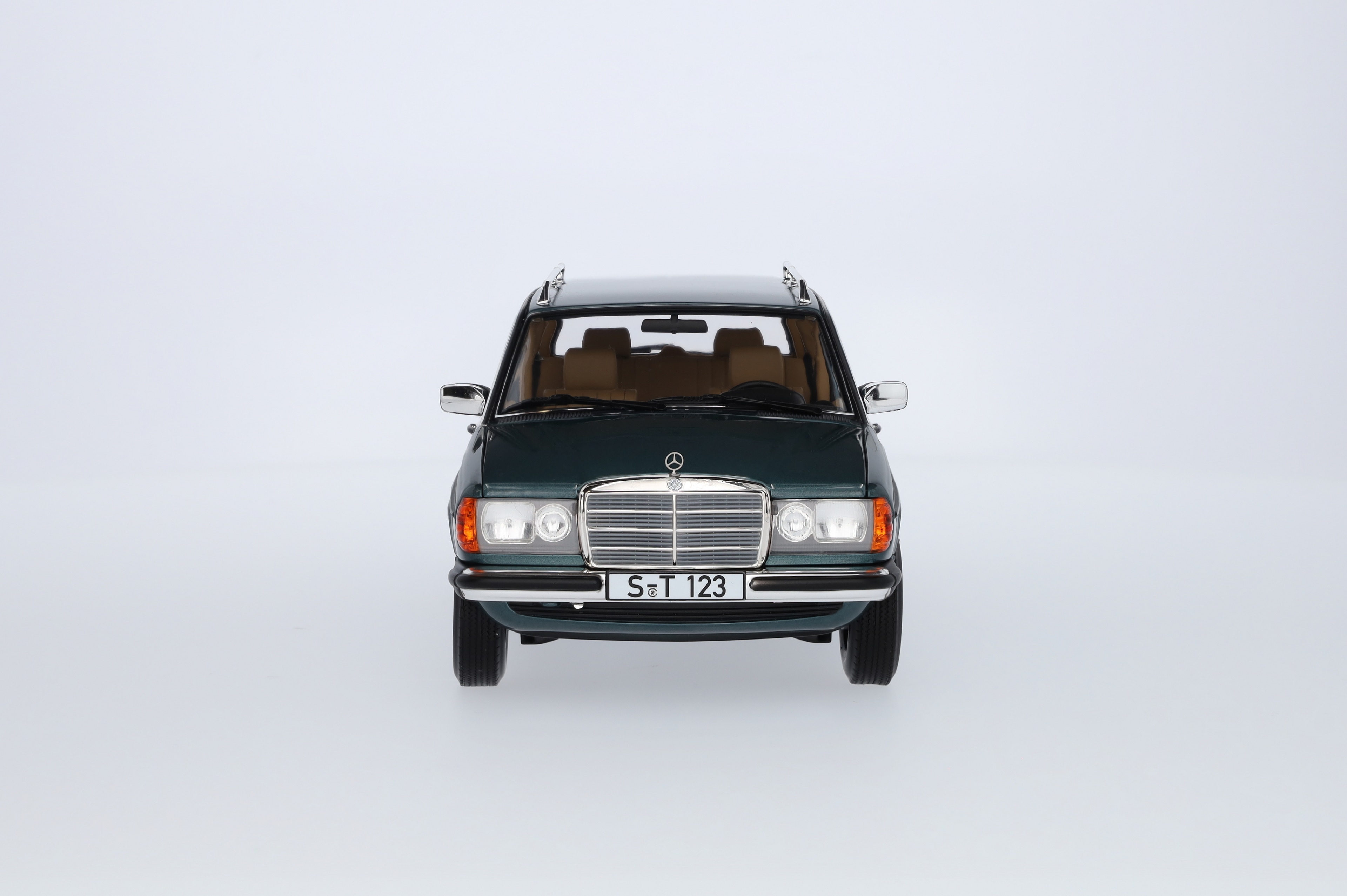 200 T-Modell S123 (1980-1985) - petrol, Norev, 1:18 200 T-Modell S123 (1980-1985) - petrol, Norev, 1:18