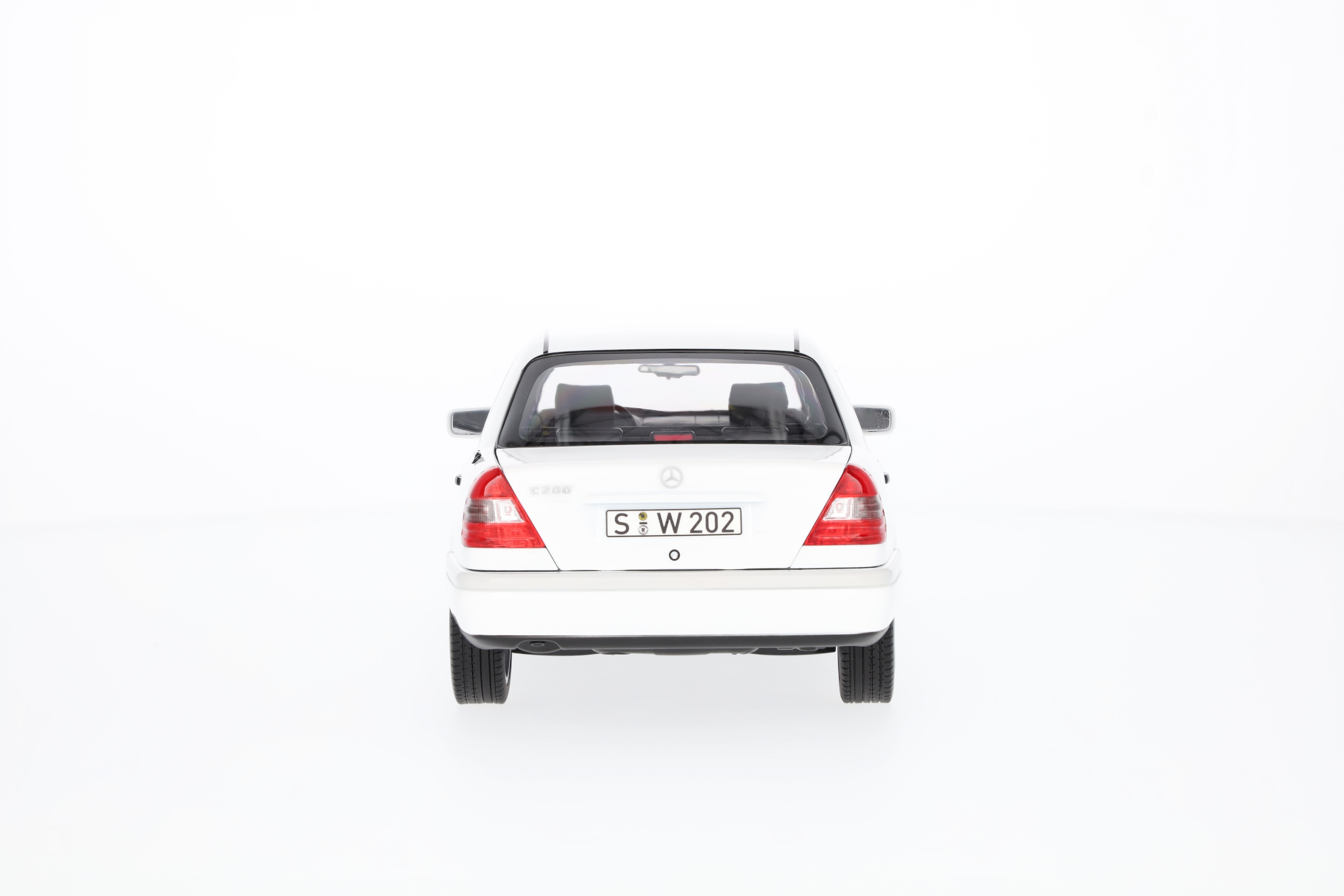 C 200 Limousine W 202 (1993-1996) - polarweiß, Norev, 1:18 C 200 Limousine W 202 (1993-1996) - polarweiß, Norev, 1:18