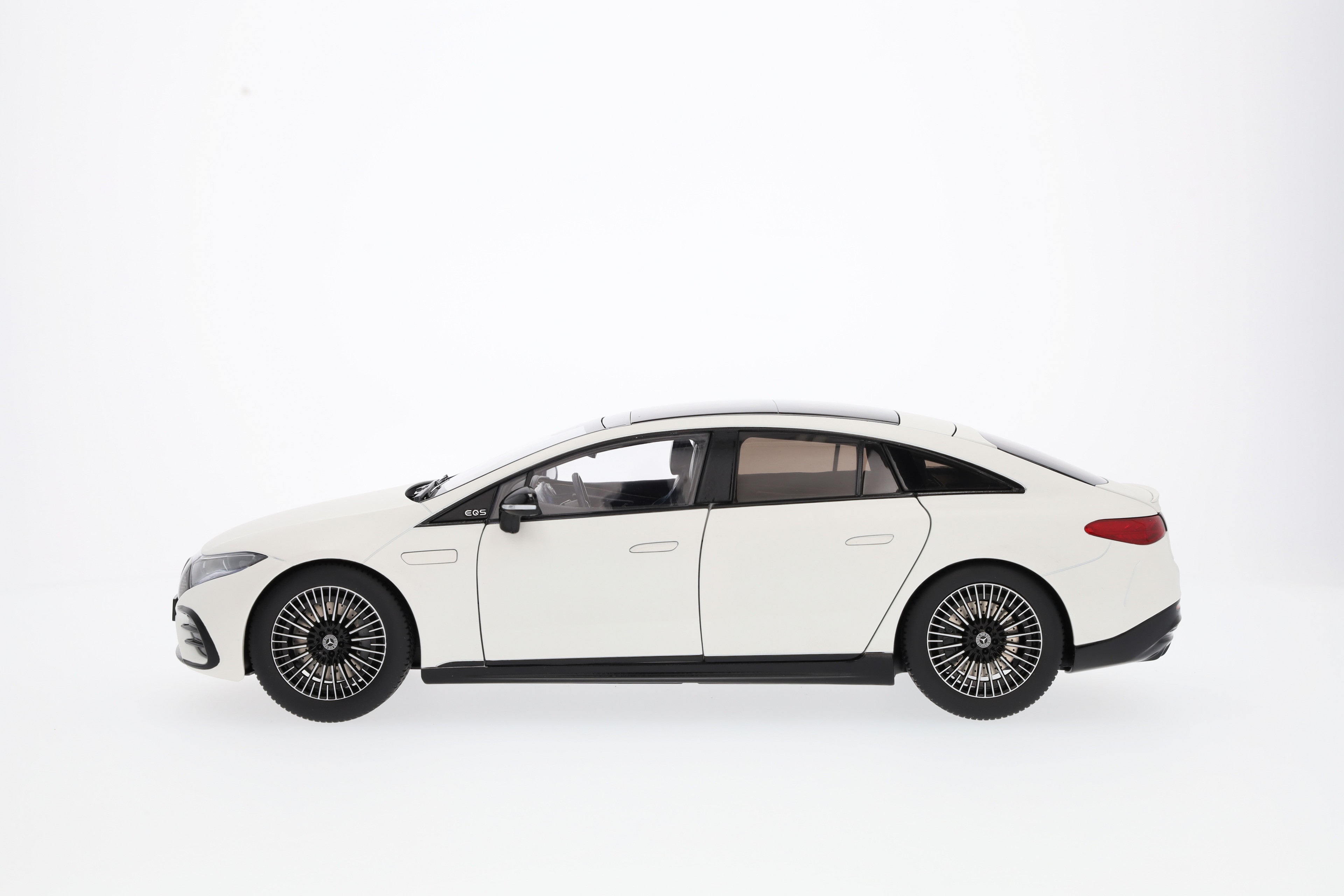 EQS, Limousine, V297 - MANUFAKTUR opalithweiß bright, NZG, 1:18 EQS, Limousine, V297 - MANUFAKTUR opalithweiß bright, NZG, 1:18