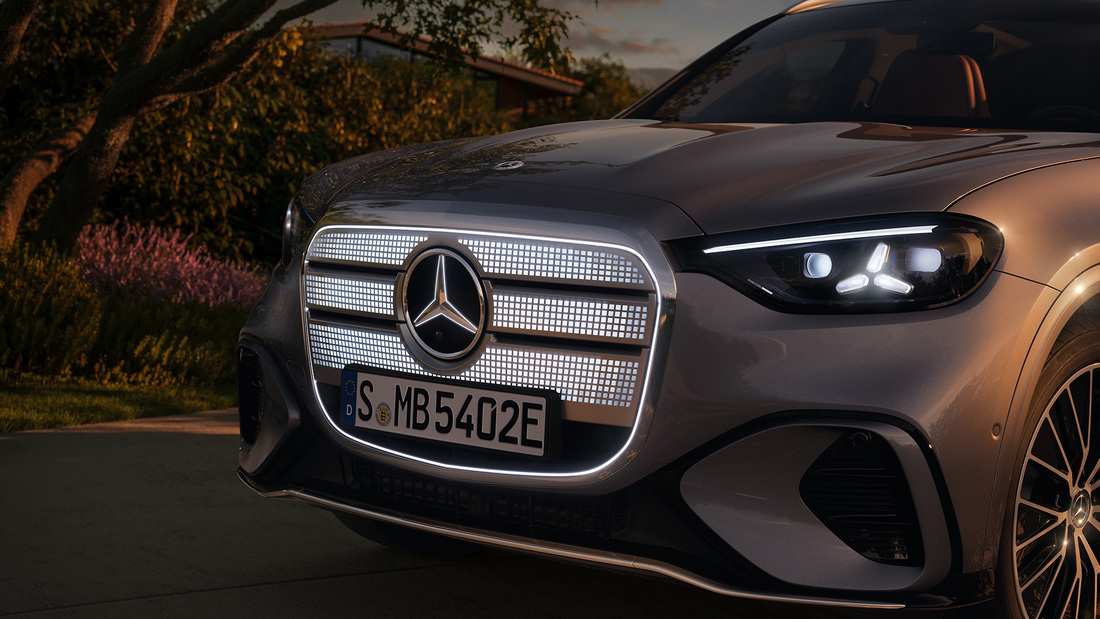 Mercedes-Benz-X540-CLA-Kuehlergrill-AMG-Zubehoer-MB-Leuchtend