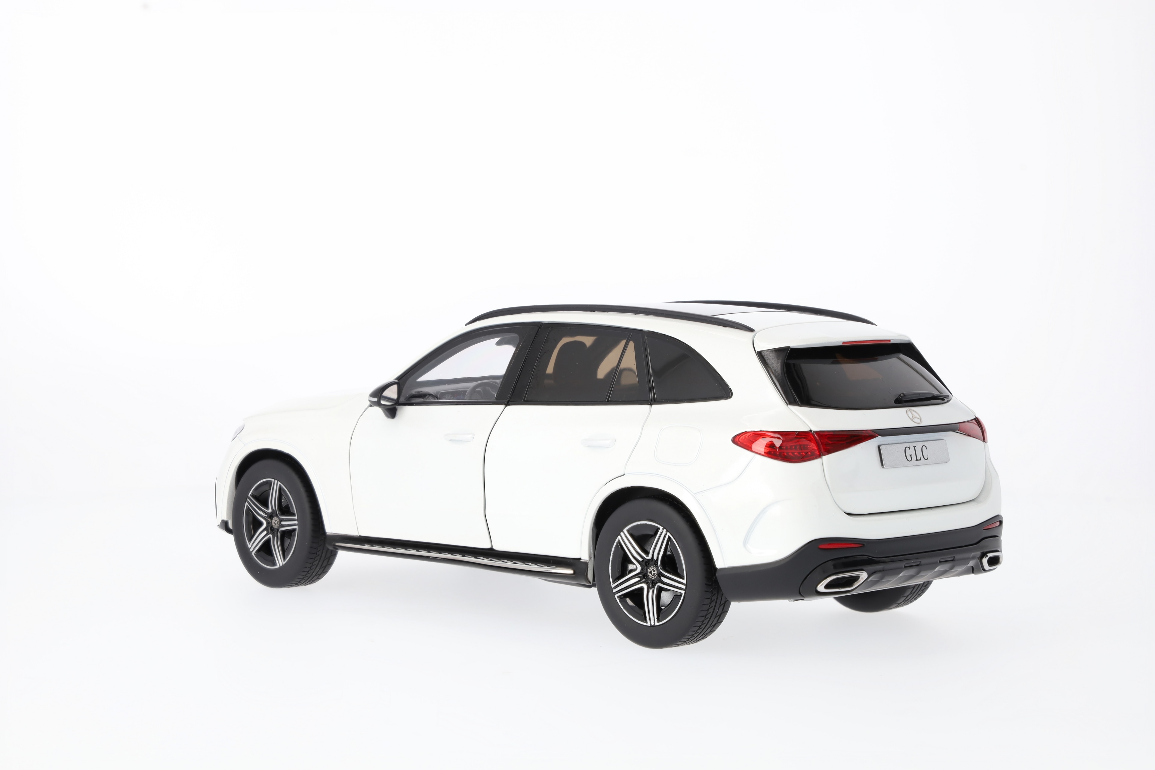 GLC, AMG Line, X254 - MANUFAKTUR opalithweiß bright, iScale, 1:18 GLC, AMG Line, X254 - MANUFAKTUR opalithweiß bright, iScale, 1:18