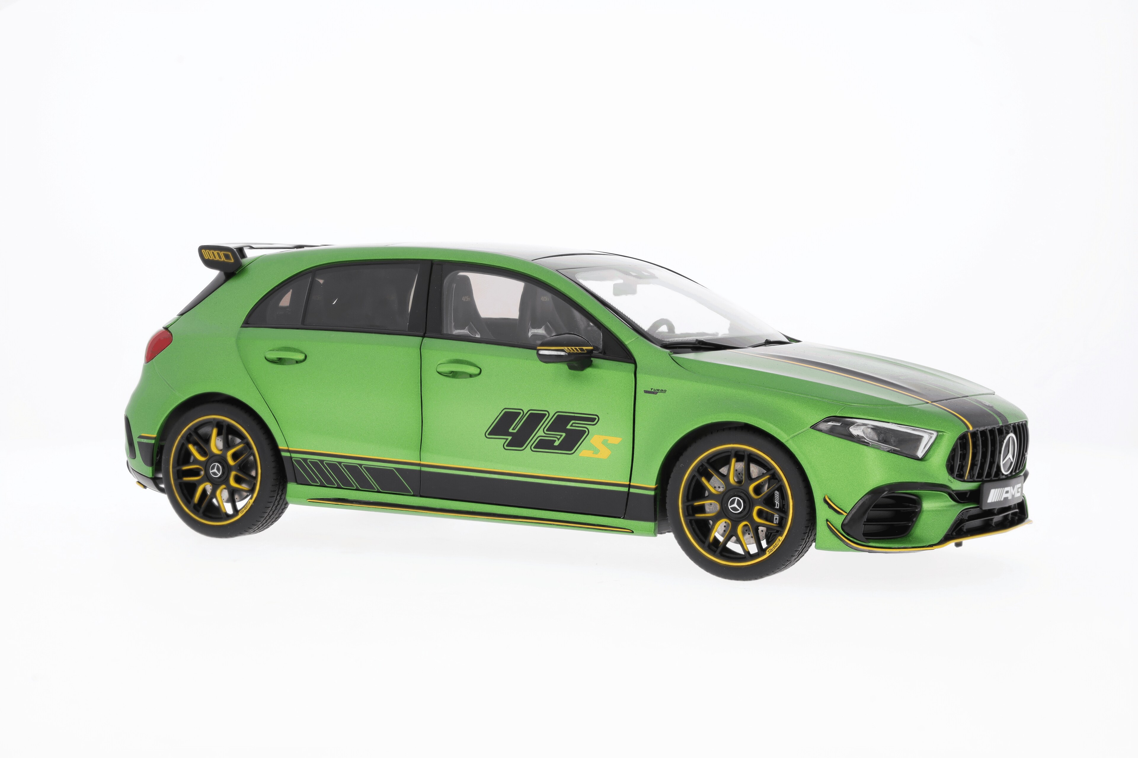Mercedes-AMG A 45 S 4MATIC - green hell magno, NZG, 1:18 Mercedes-AMG A 45 S 4MATIC - green hell magno, NZG, 1:18