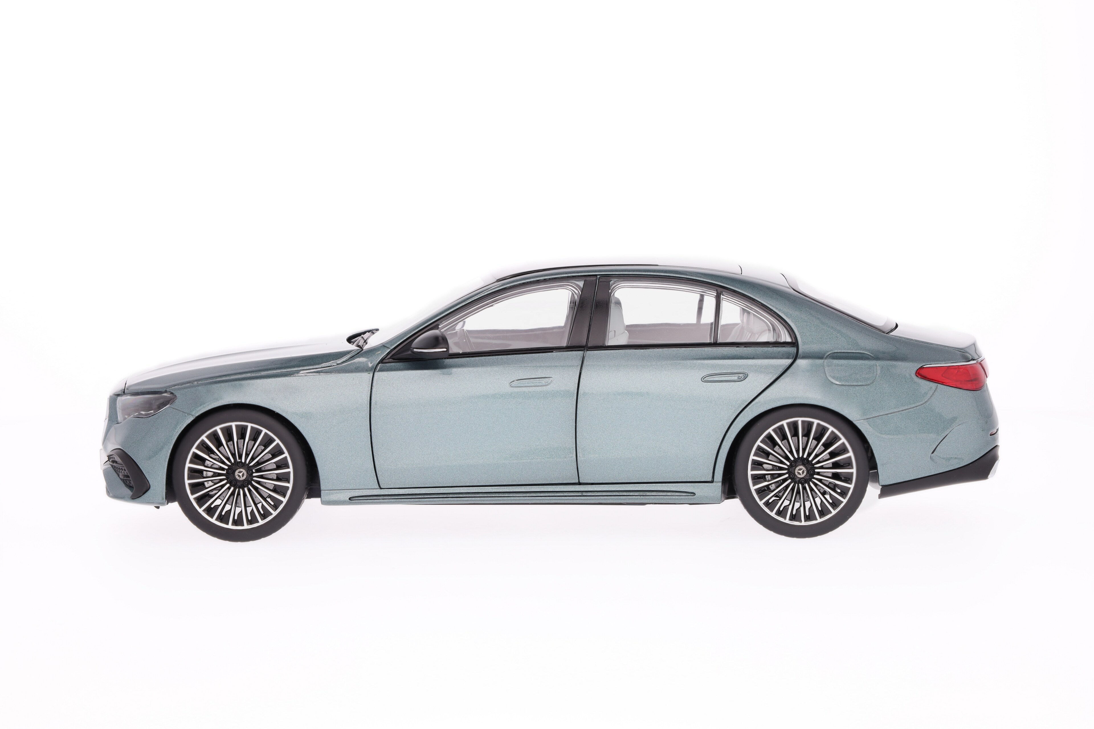 E-Klasse, Limousine, AMG Line, W214 - verdesilber, iScale, 1:18