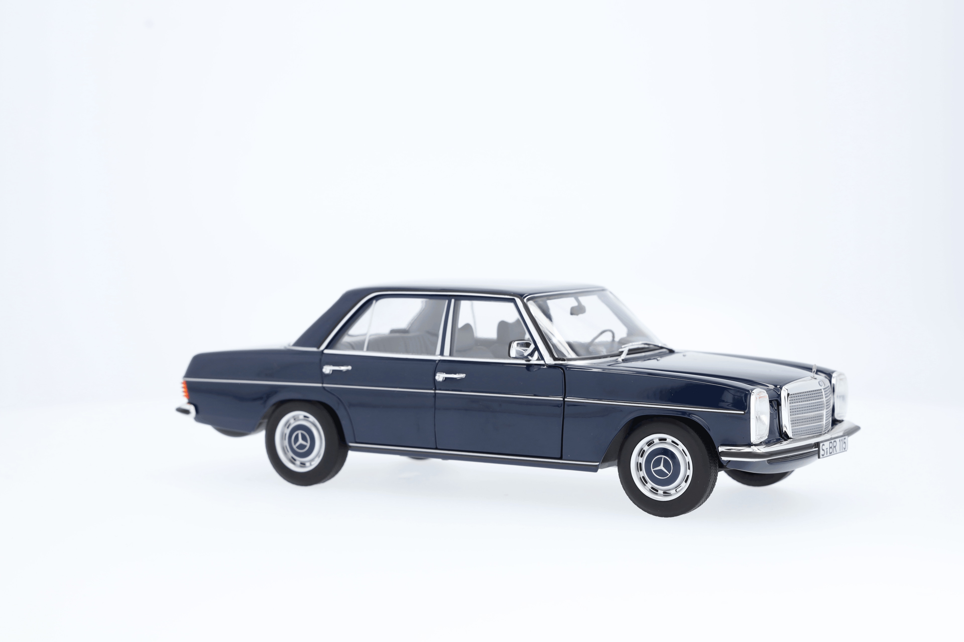 200 W 114/W 115 (1968-1973), Limousine - mitternachtsblau, Norev, 1:18 200 W 114/W 115 (1968-1973), Limousine - mitternachtsblau, Norev, 1:18