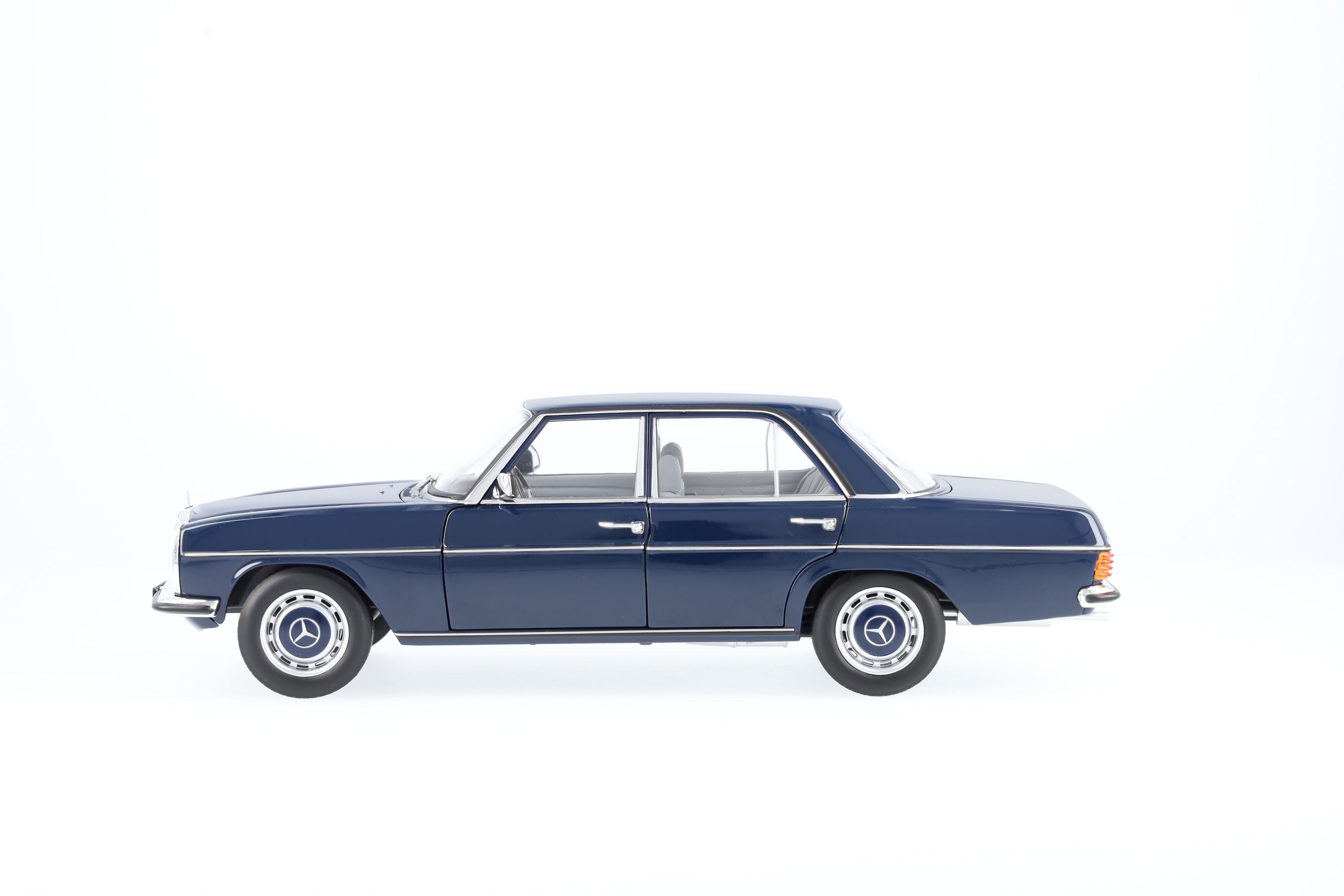 200 W 114/W 115 (1968-1973), Limousine - mitternachtsblau, Norev, 1:18 200 W 114/W 115 (1968-1973), Limousine - mitternachtsblau, Norev, 1:18