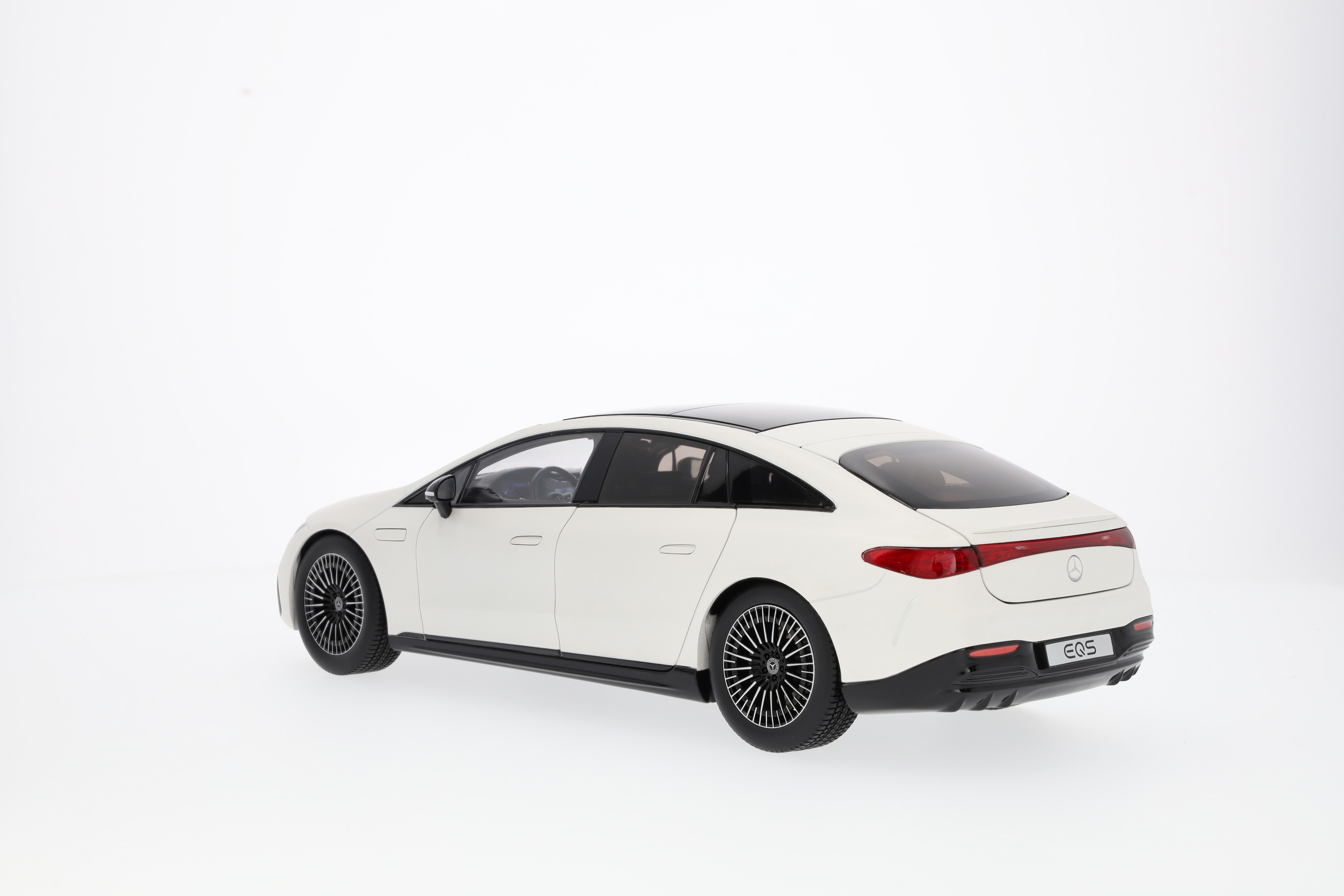 EQS, Limousine, V297 - MANUFAKTUR opalithweiß bright, NZG, 1:18 EQS, Limousine, V297 - MANUFAKTUR opalithweiß bright, NZG, 1:18