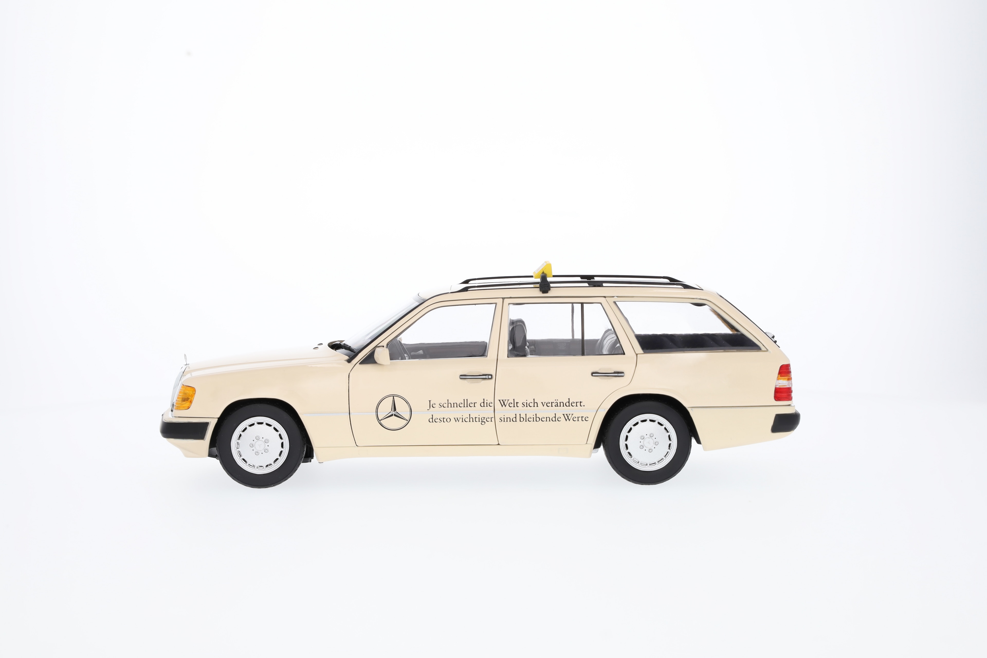 300 D S 124 (1989-1993), T-Modell, Taxi - hellelfenbein, Norev, 1:18