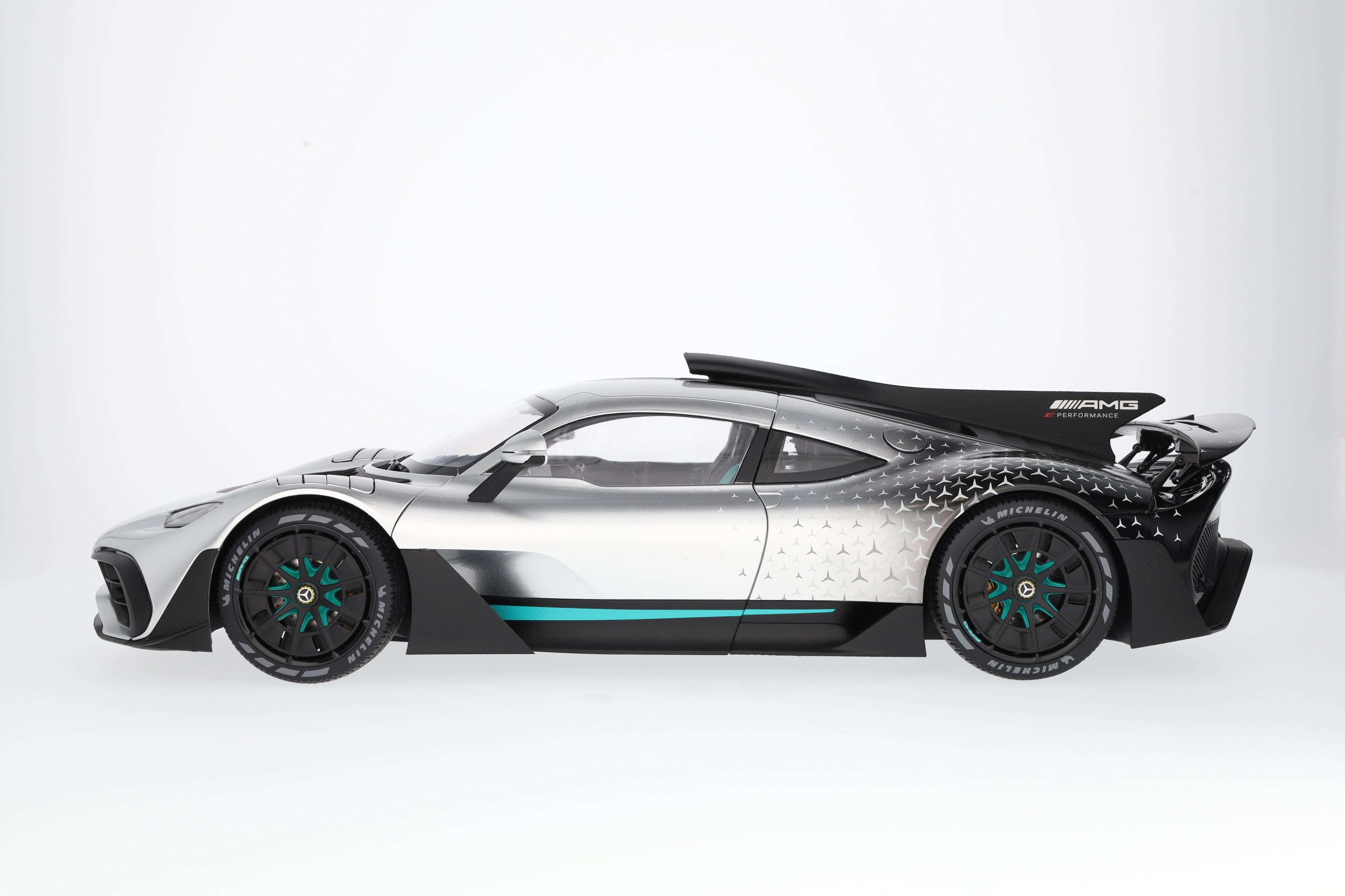 Mercedes-AMG ONE, C298 - silberfarben, NZG, 1:12 Mercedes-AMG ONE, C298 - silberfarben, NZG, 1:12